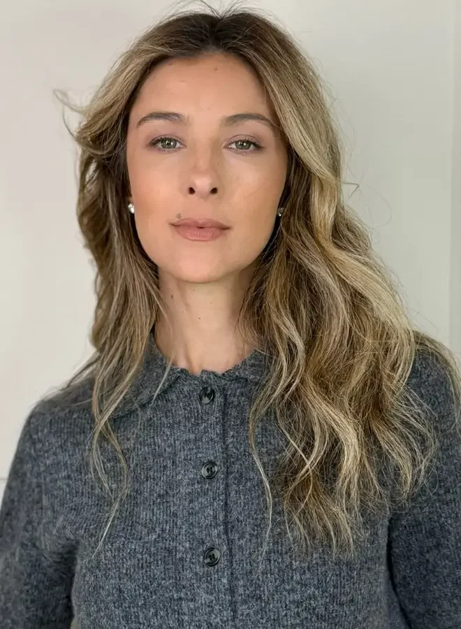 Alex with natural makeup and effortless everyday styling.