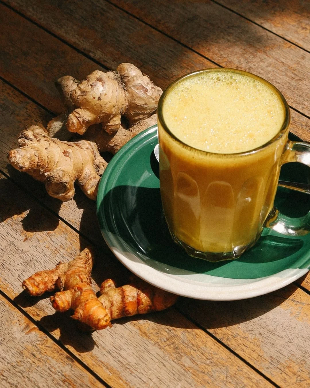 Our golden milk hits different because we use fresh turmeric
Available with regular, oat and coconut milk options 💛💛💛💛💛

#balieats #indianfoodbali #balifood #VeganIndianFood #balidining #balifoodies #UluwatuFood