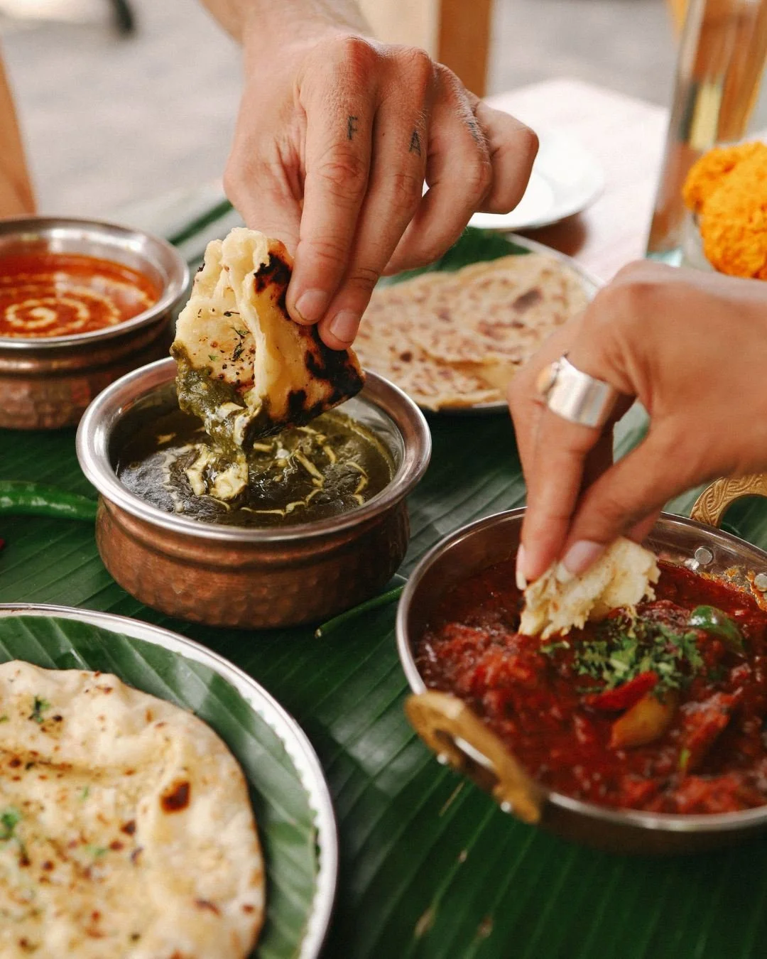 Double dipping!!! We always recommend sharing Indian food. So come by for a curry feast with your friends - Open Daily 12-10pm 🍛🍛🍛

#balieats #indianfoodbali #balifood #VeganIndianFood #balidining #balifoodies #UluwatuFood