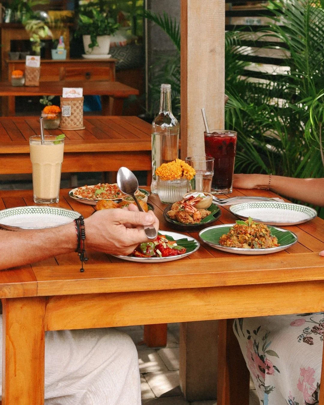 We have so many snacks and lunch specials to try! Unique and flavoursome lunch specials and drinks available 12-4pm daily

#balieats #indianfoodbali #balifood #VeganIndianFood #balidining #balifoodies #UluwatuFood