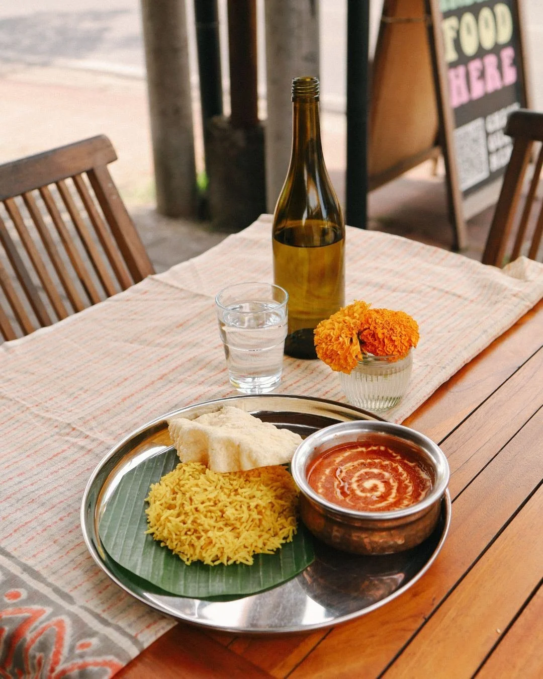 Our curry combo includes a chicken or veggie curry, basmati rice, papadum and a soft drink for just 150k!!!! That&rsquo;s crazy in this economy. 🍛🥹 DINE IN ONLY / EVERYDAY from 6pm-close

#balieats #indianfoodbali #balifood #VeganIndianFood #balidi