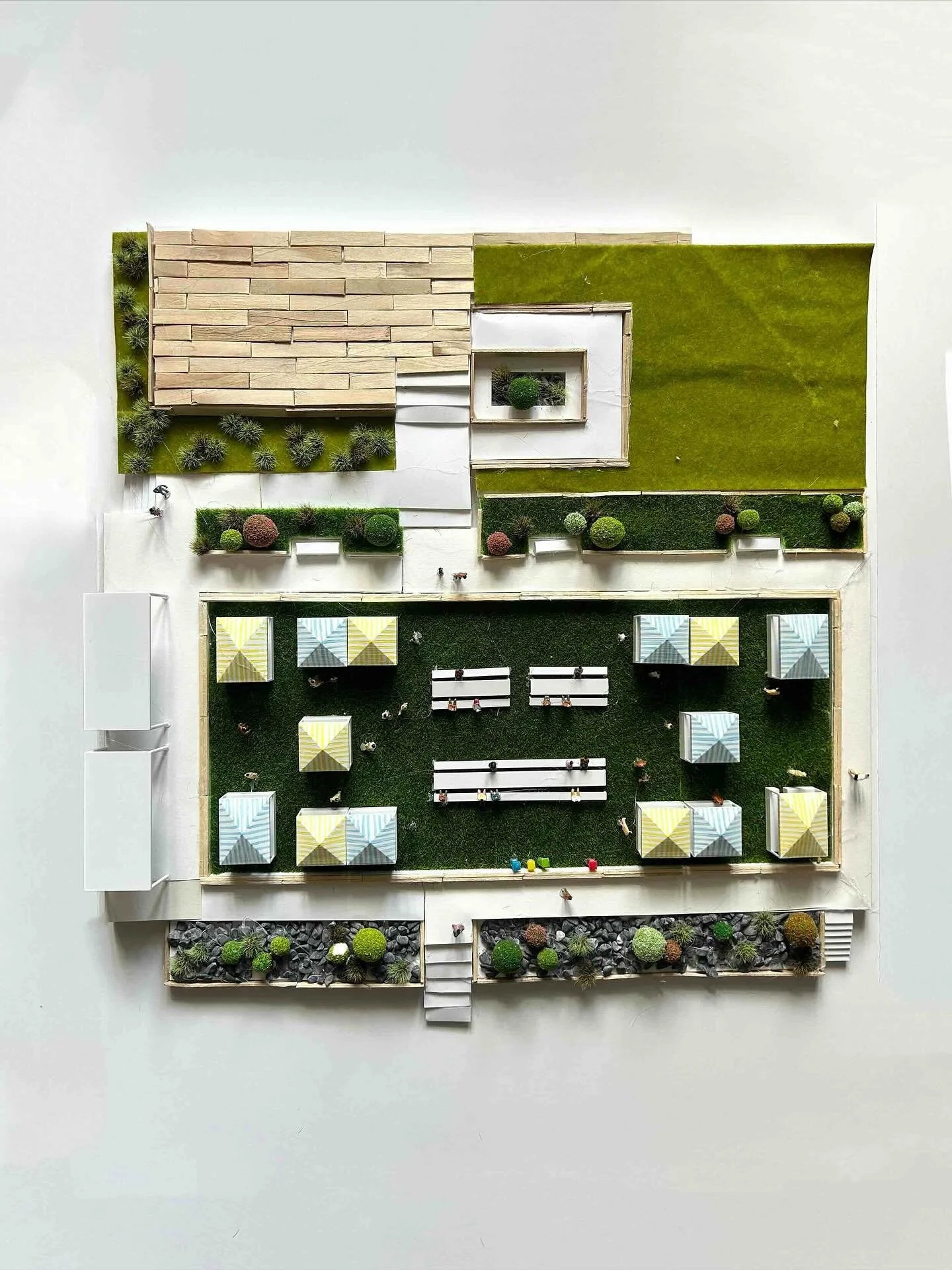 Taste Together Market Model.

Made using paper modelling and 3d printing techniques.