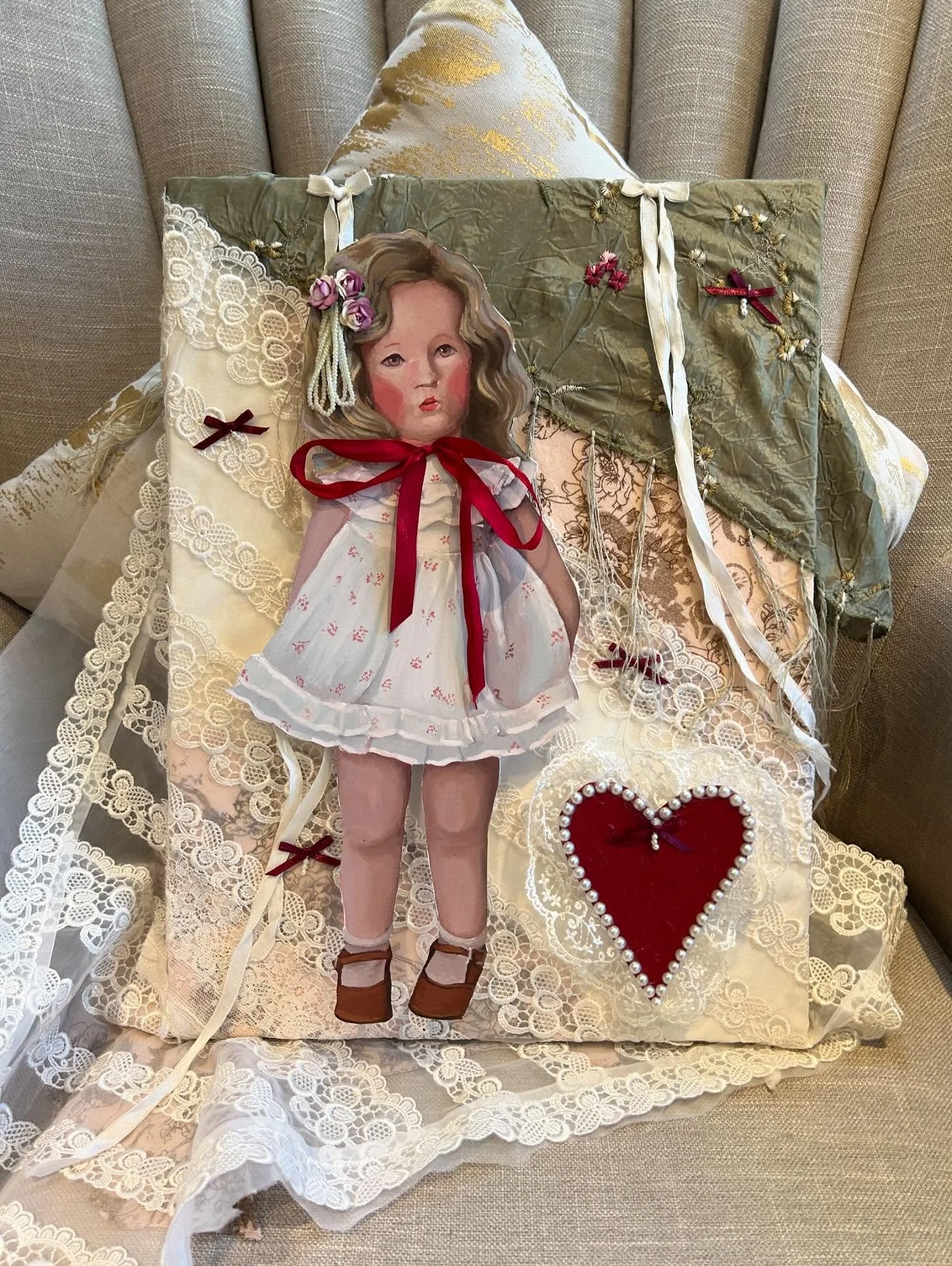 aphra and the crimson heart | 2025
acrylic on canvas, 12 x 16 inches

standalone piece