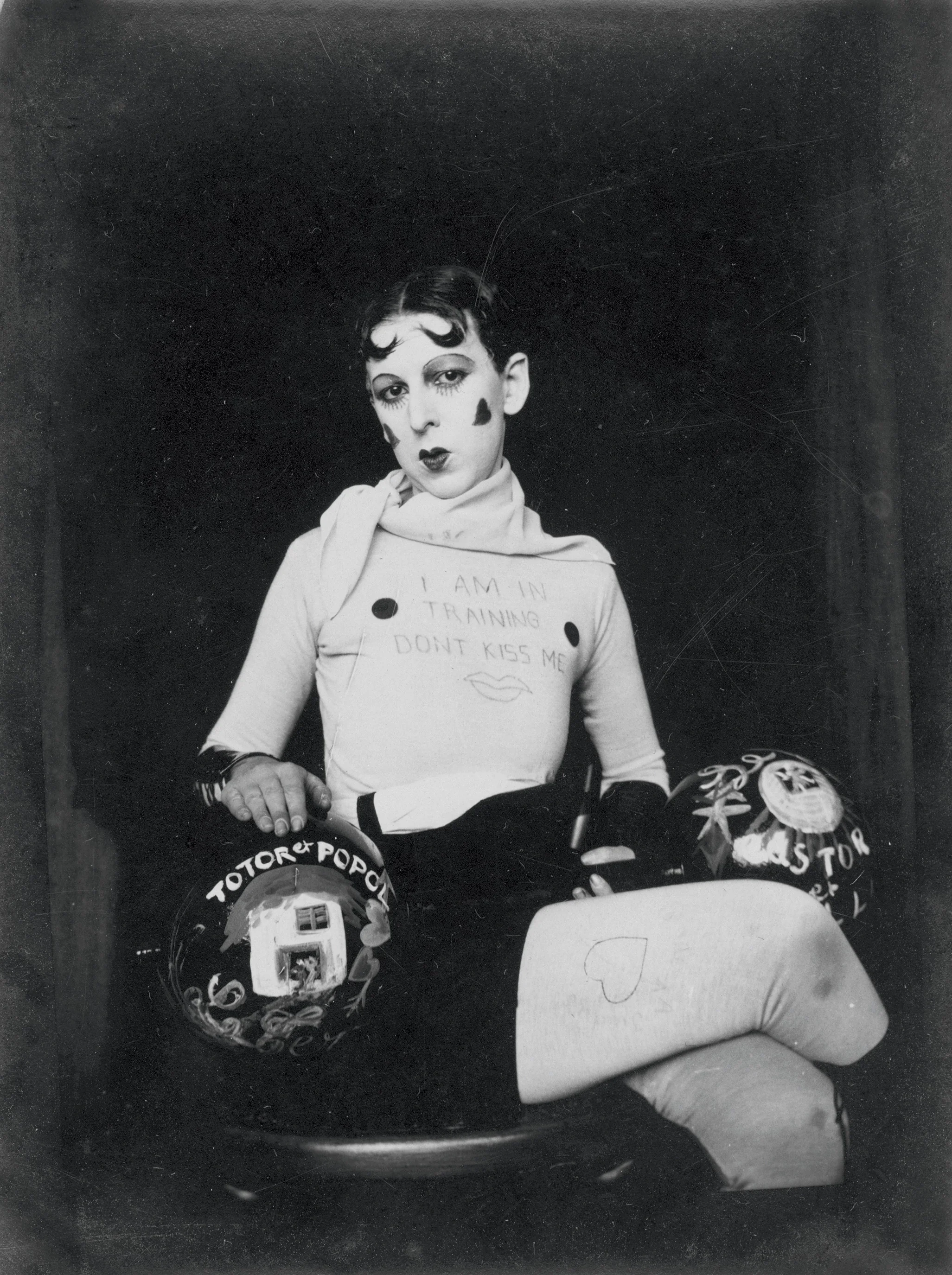 claude-cahun-i-am-in-training-dont-kiss-me-1927-obelisk-art-history.webp