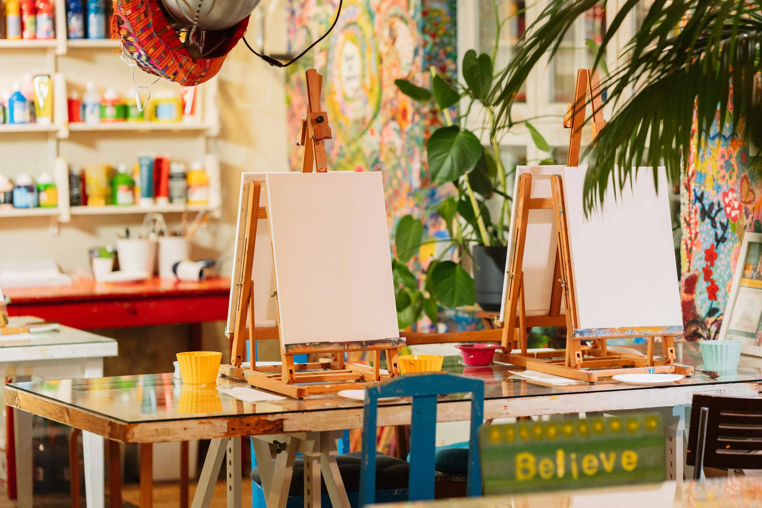 Taideterapia ja luovat maalauspajat Hämeenlinna Rina Dhakal Omata Art and Joy