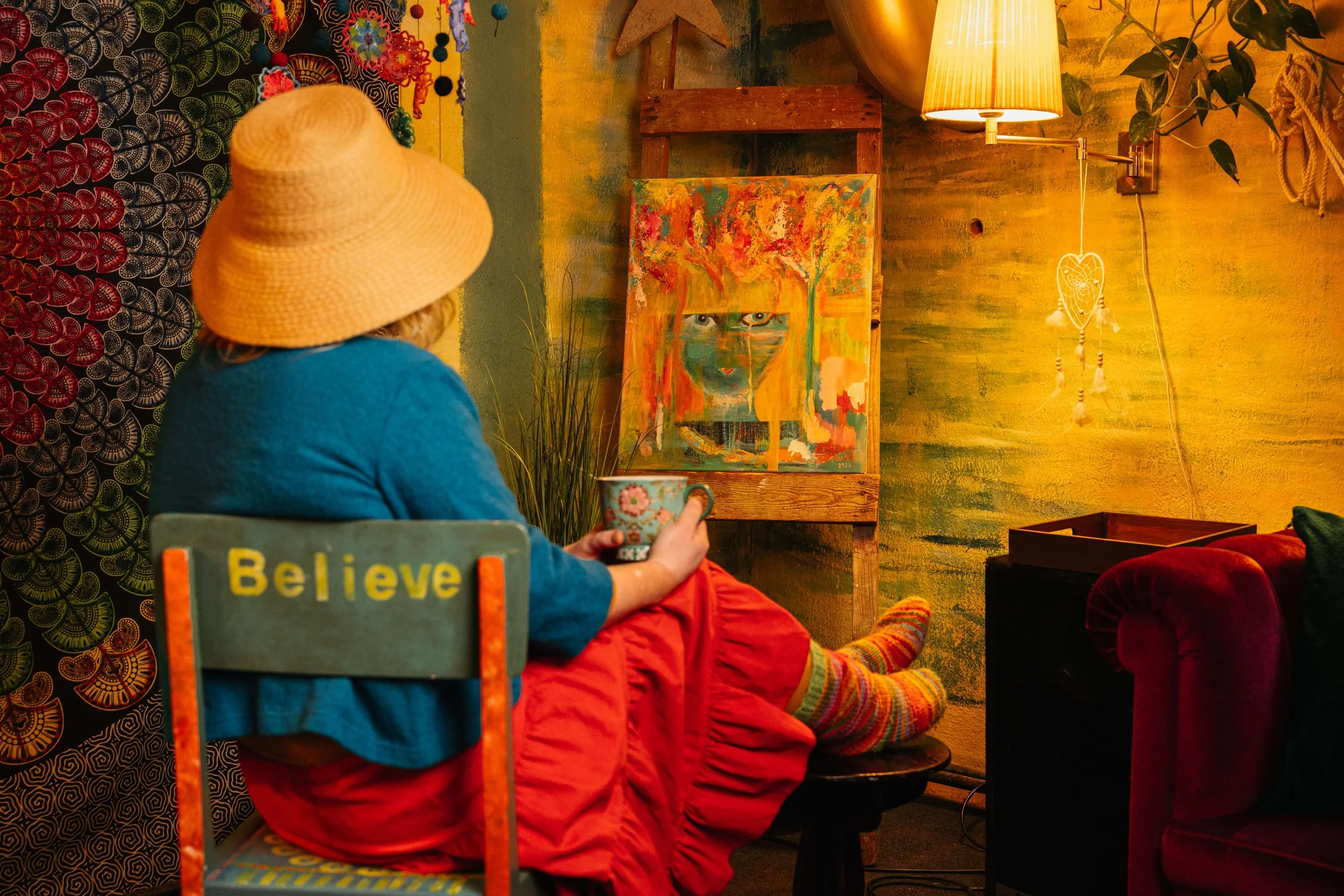 Ekspressiivinen taideterapeutti Rina Dhakal