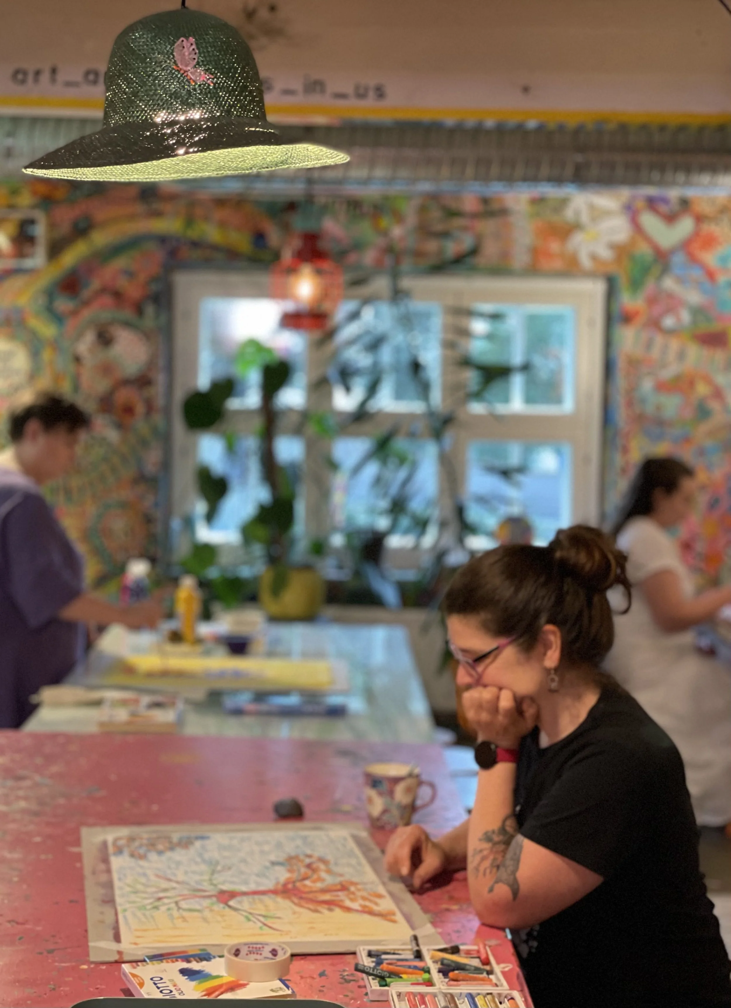 Taideterapia ja luovat maalauspajat Hämeenlinna Rina Dhakal Omata Art and Joy