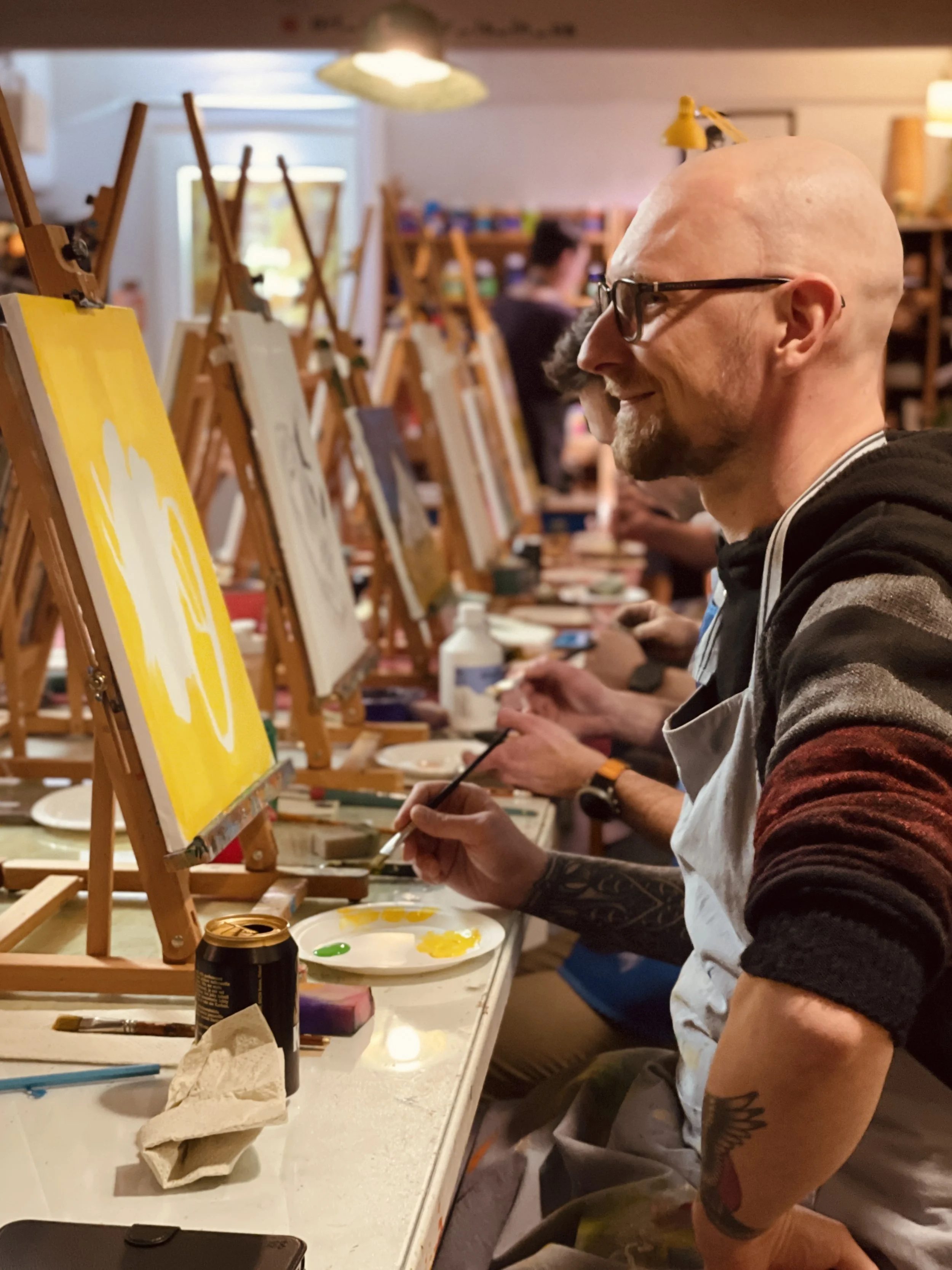 Taideterapia ja luovat maalauspajat Hämeenlinna Rina Dhakal Omata Art and Joy