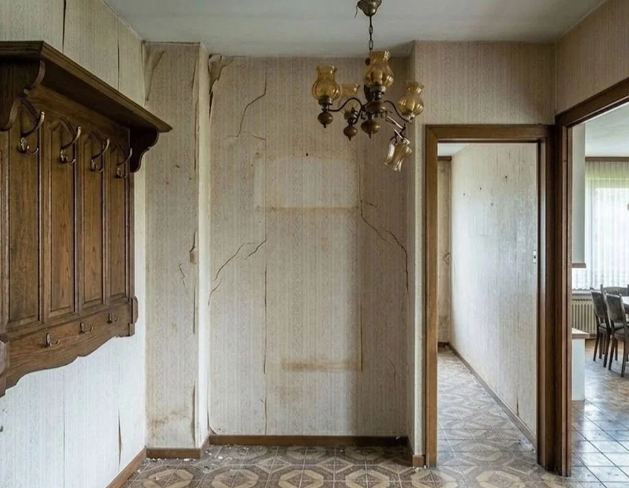 Vorher: Bestand 70er Jahre Altbau - Sanierung + Rückbau - Planungs- & Gestaltungsprozess
