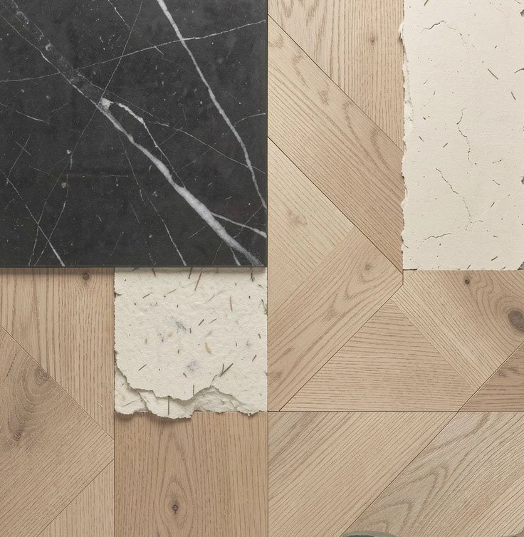 Materialmix aus Holz, Lehm, Naturstein, Kalk, Cellulose und Pflanzenfasern – nachhaltige Materialien, ökologische Architektur, Baubiologie, wohngesunde Baustoffe und schadstofffreie Innenräume