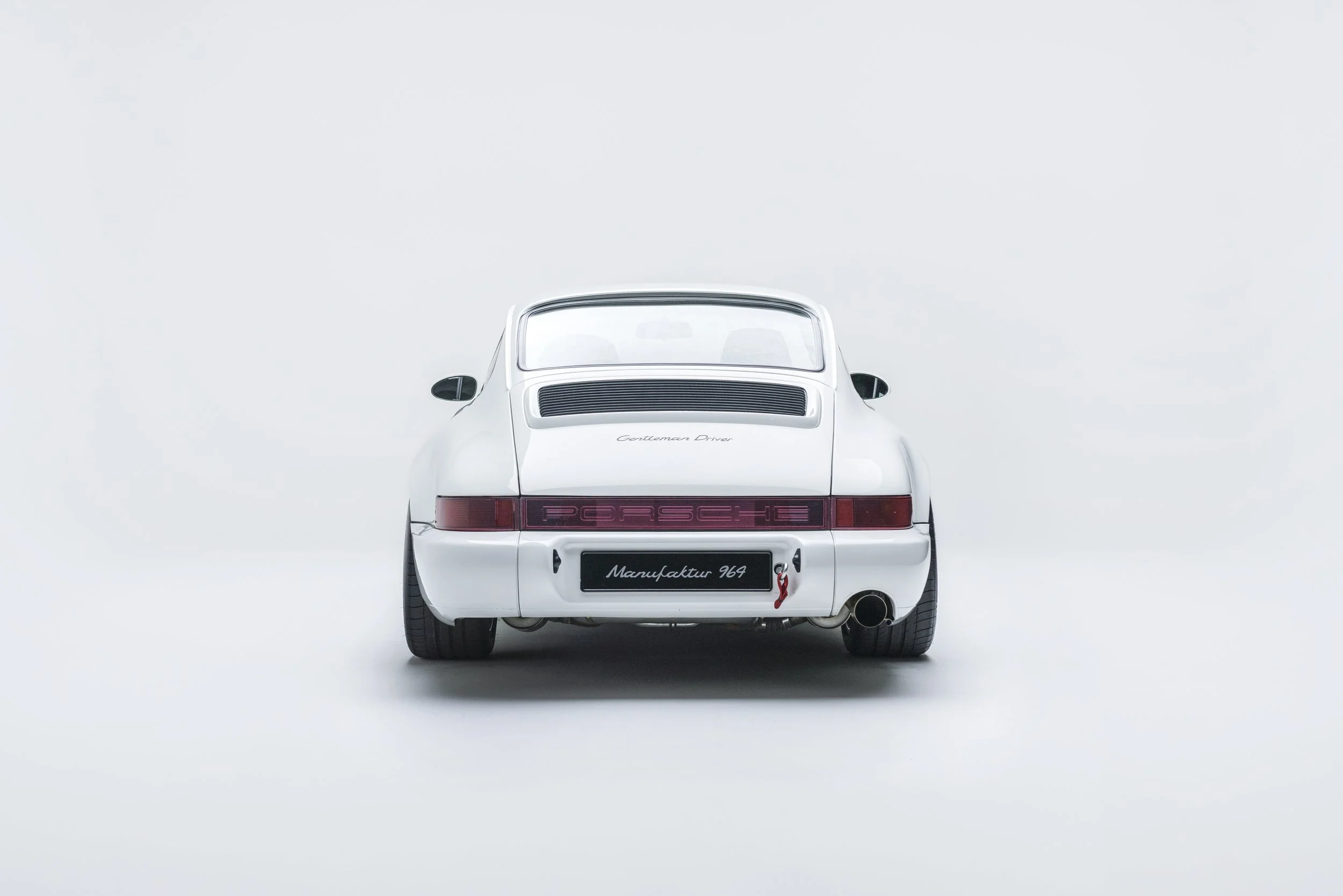 964C4_gentleman driver_white-10.jpg