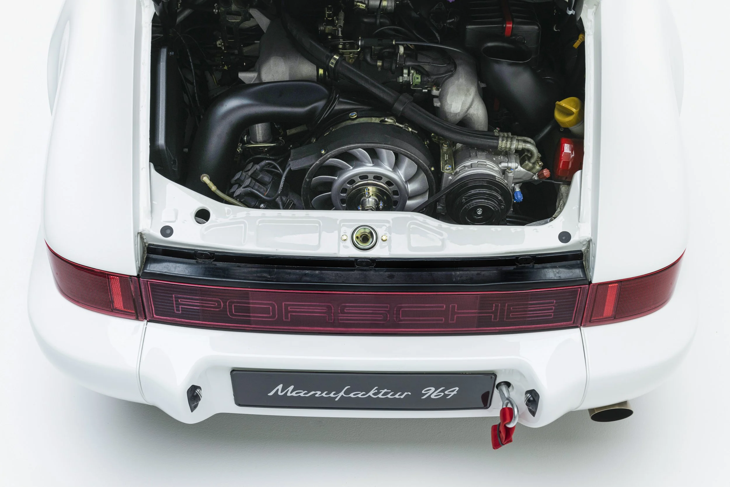 964C4_gentleman driver_white-1850542.jpg