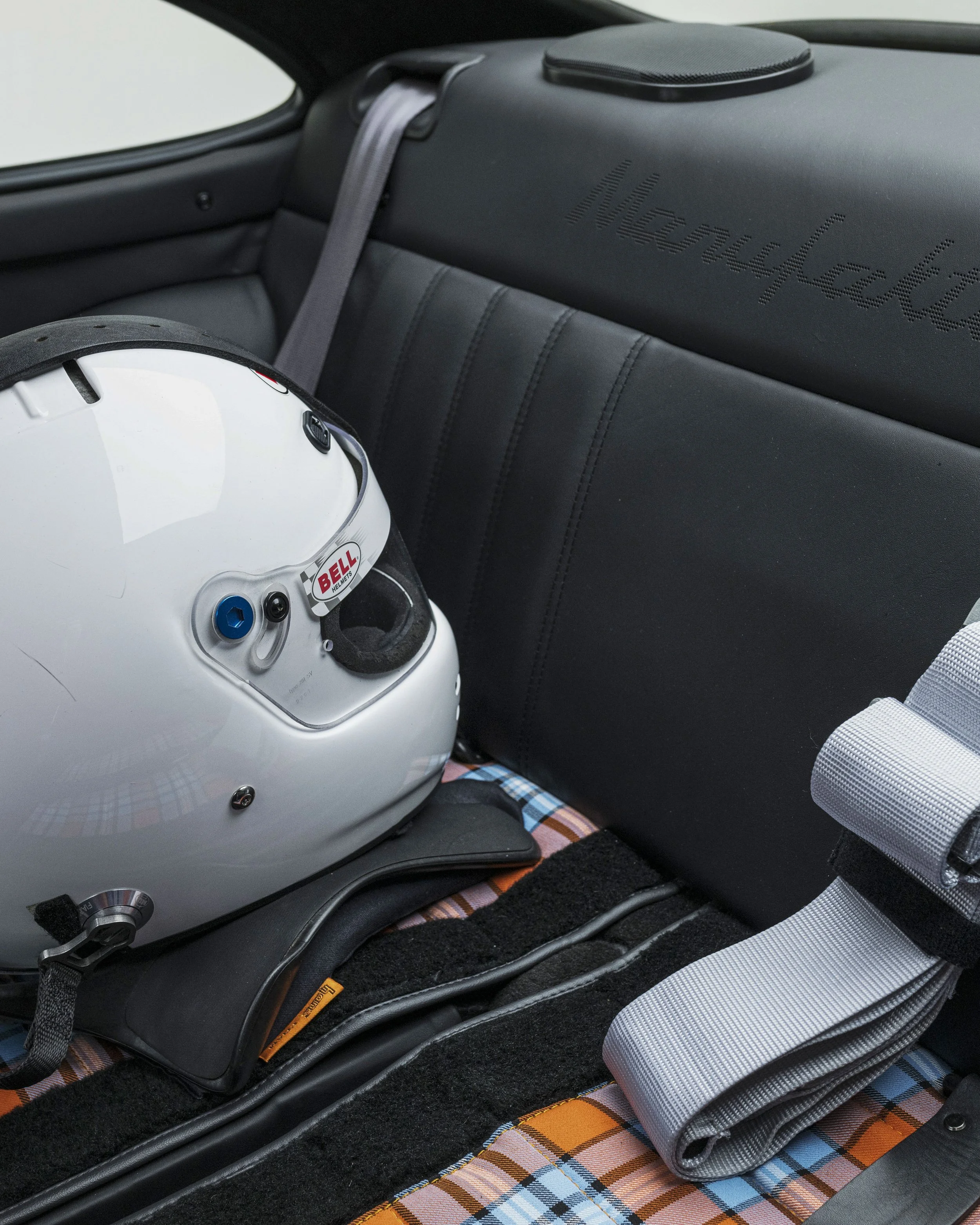 964C4_gentleman driver_white-7-2.jpg