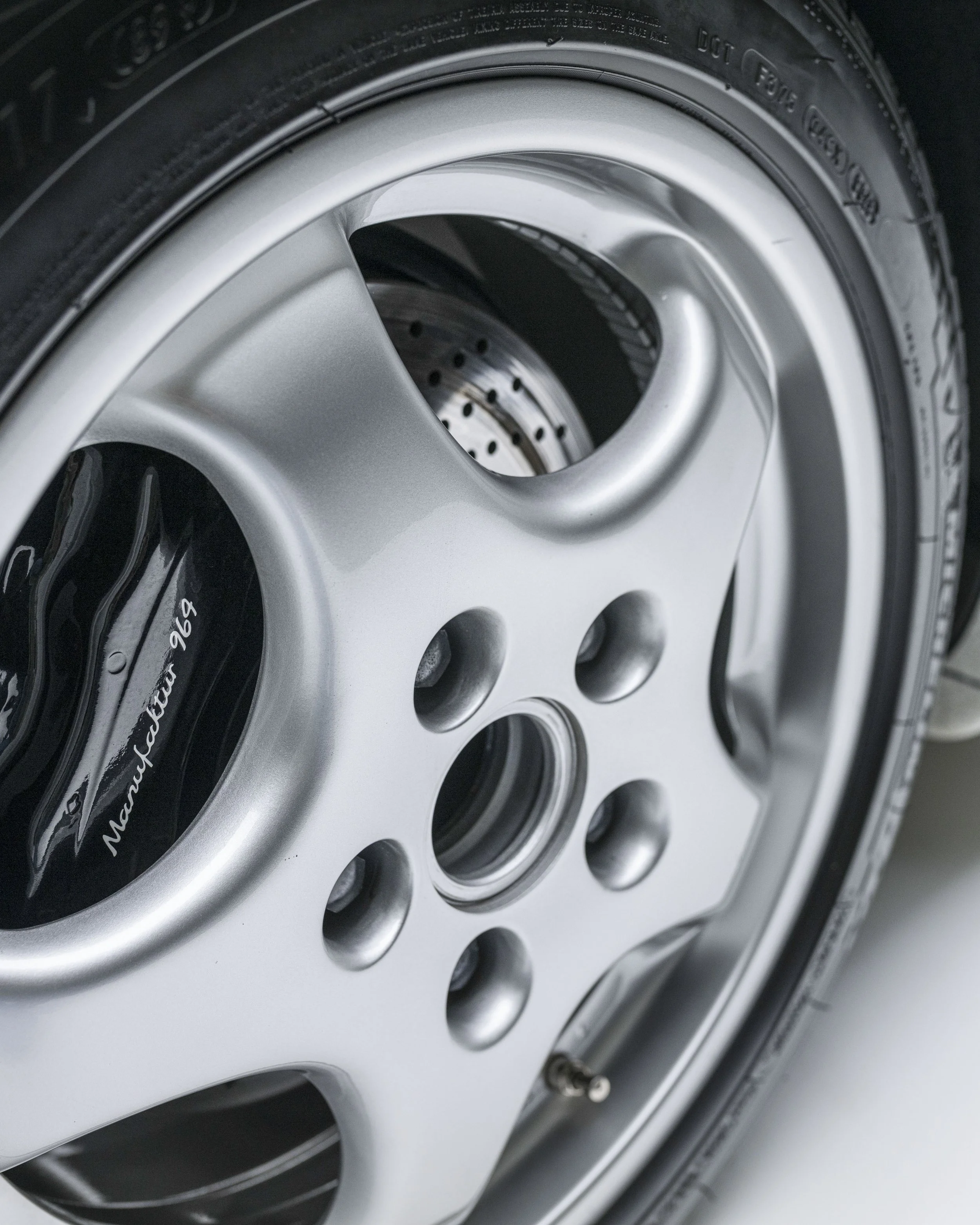 964C4_gentleman driver_white-14-2.jpg