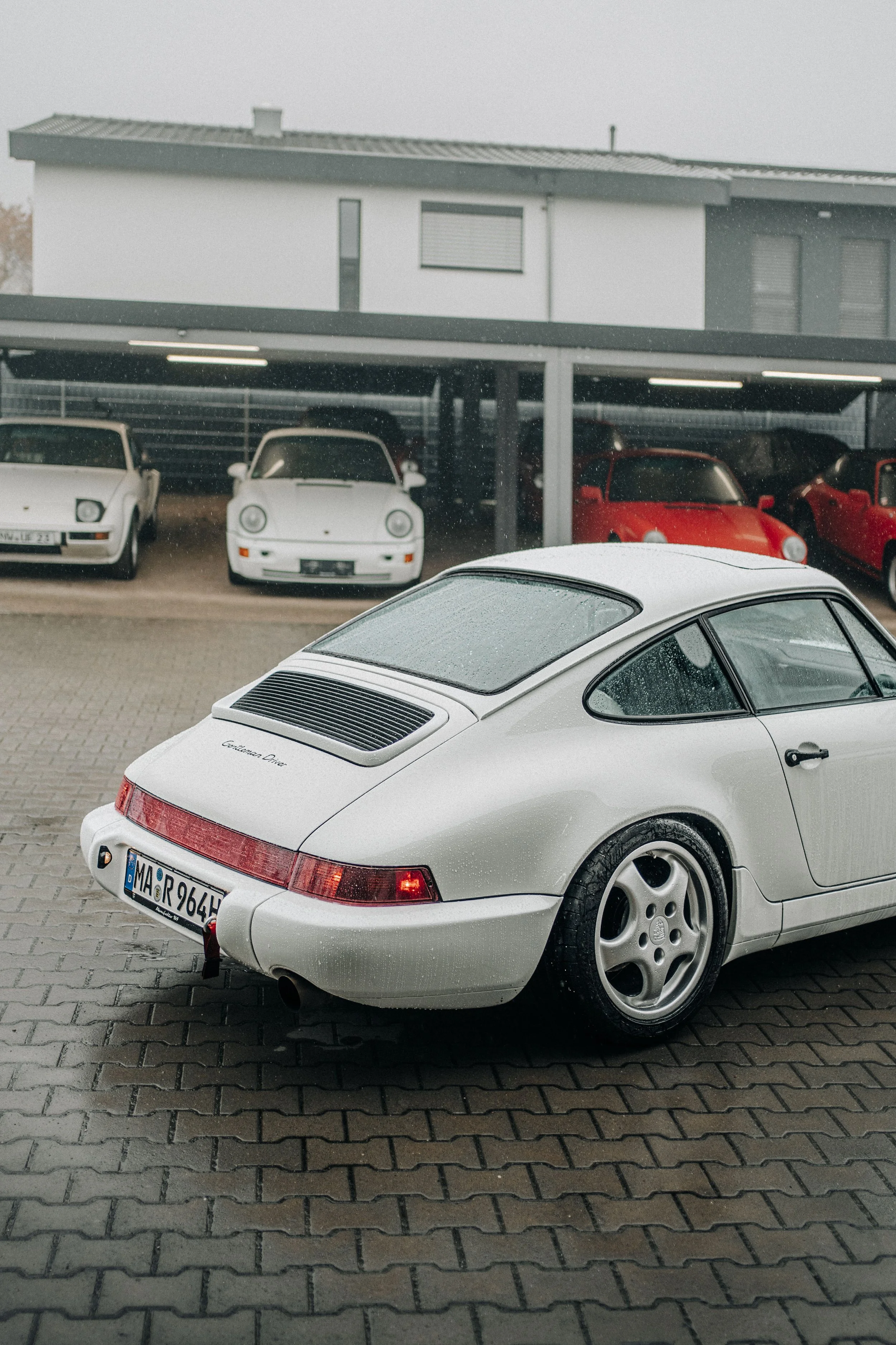 M964_2026_01_964C4_Gentleman Driver in Rain-02022.jpg