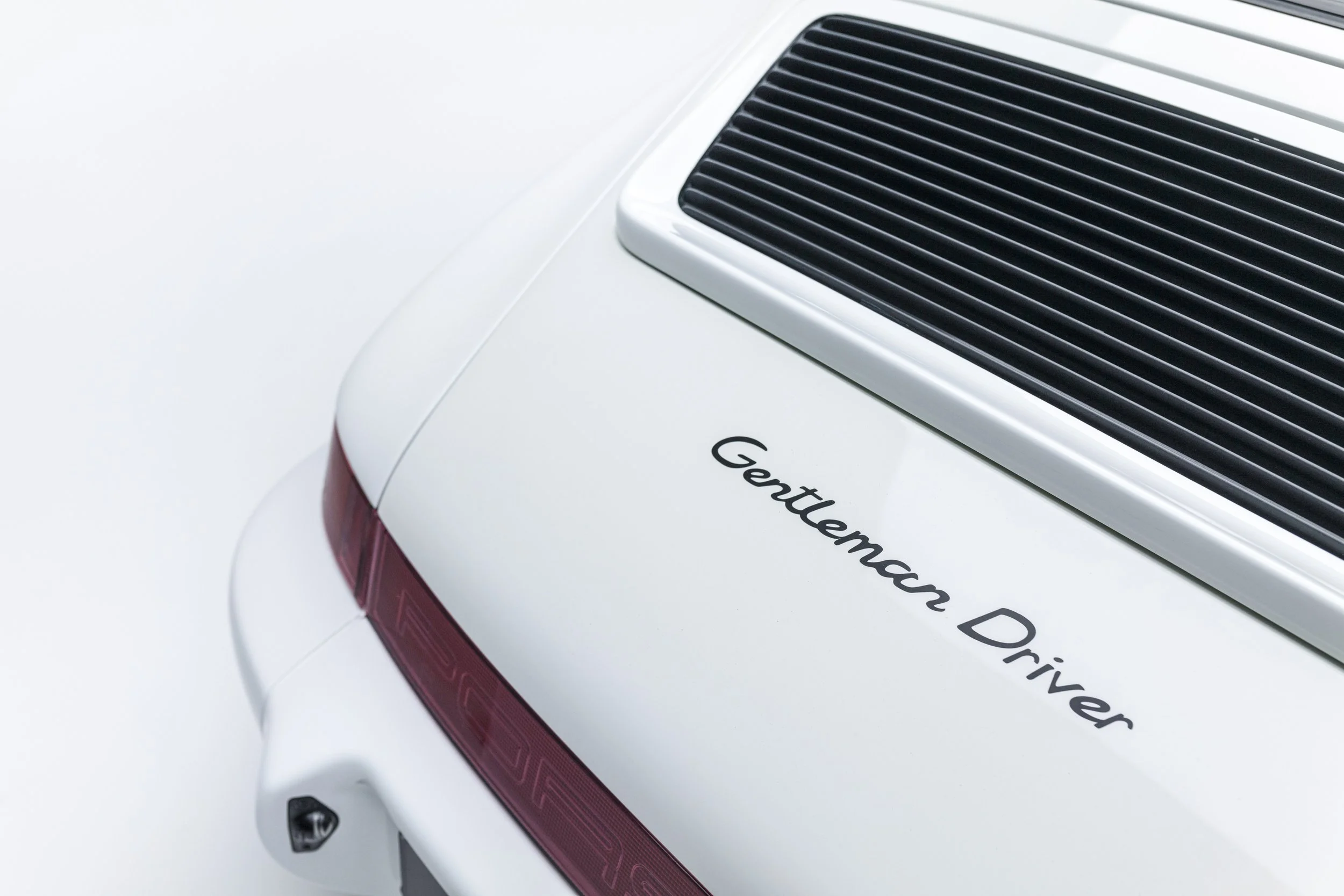 964C4_gentleman driver_white-17.jpg
