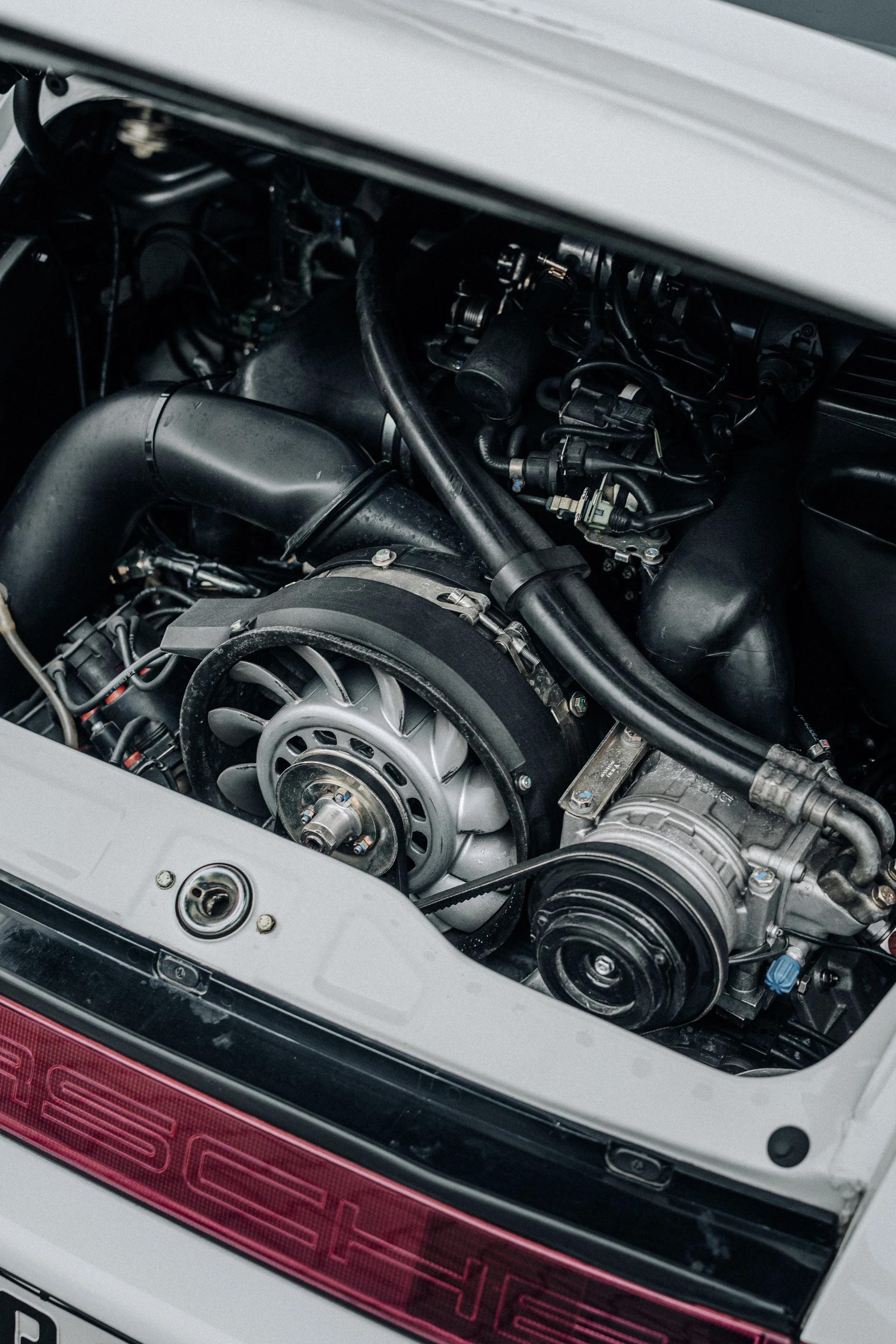 M964_2026_01_964C4_Gentleman Driver in Rain-02624.jpg