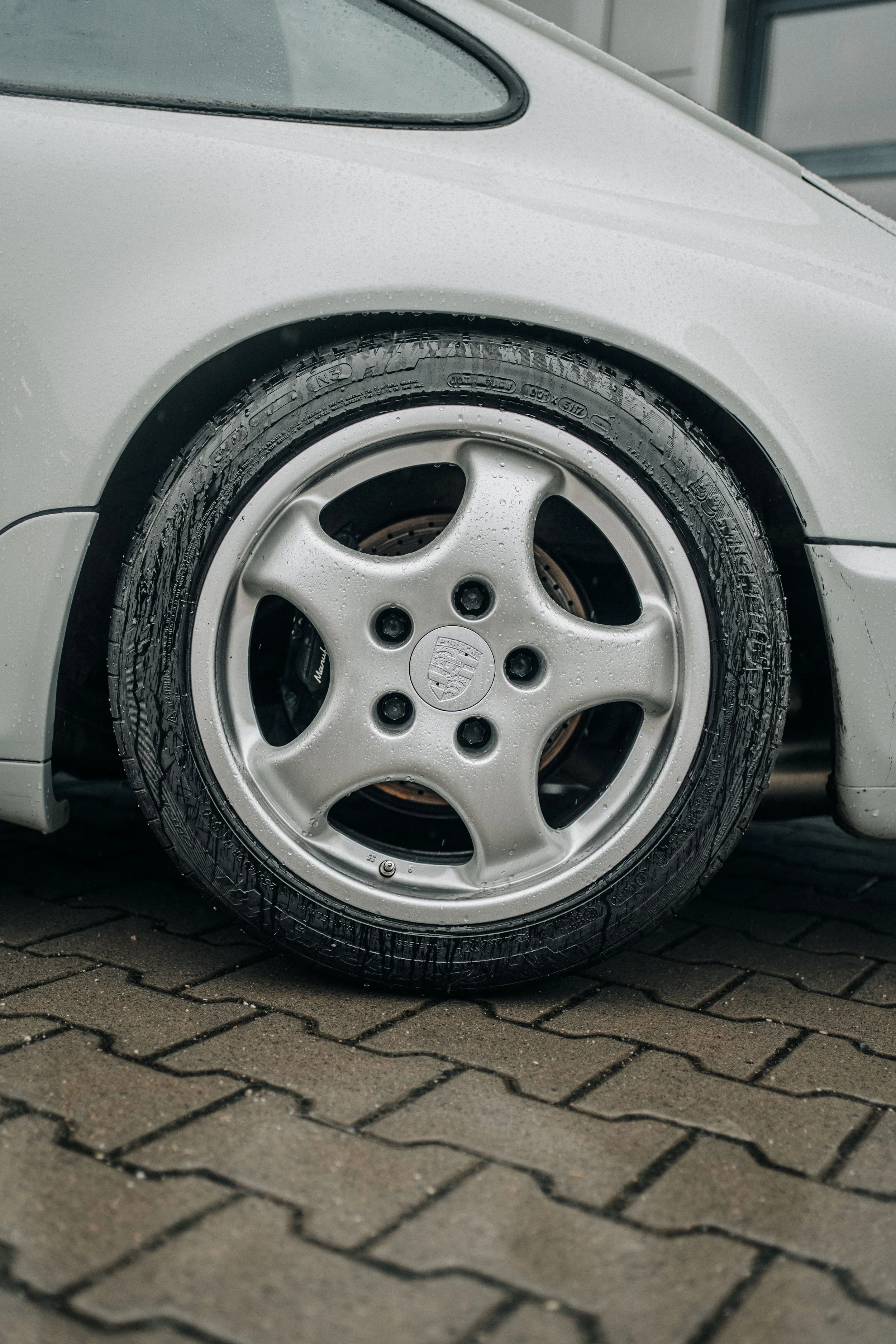 M964_2026_01_964C4_Gentleman Driver in Rain-02001.jpg