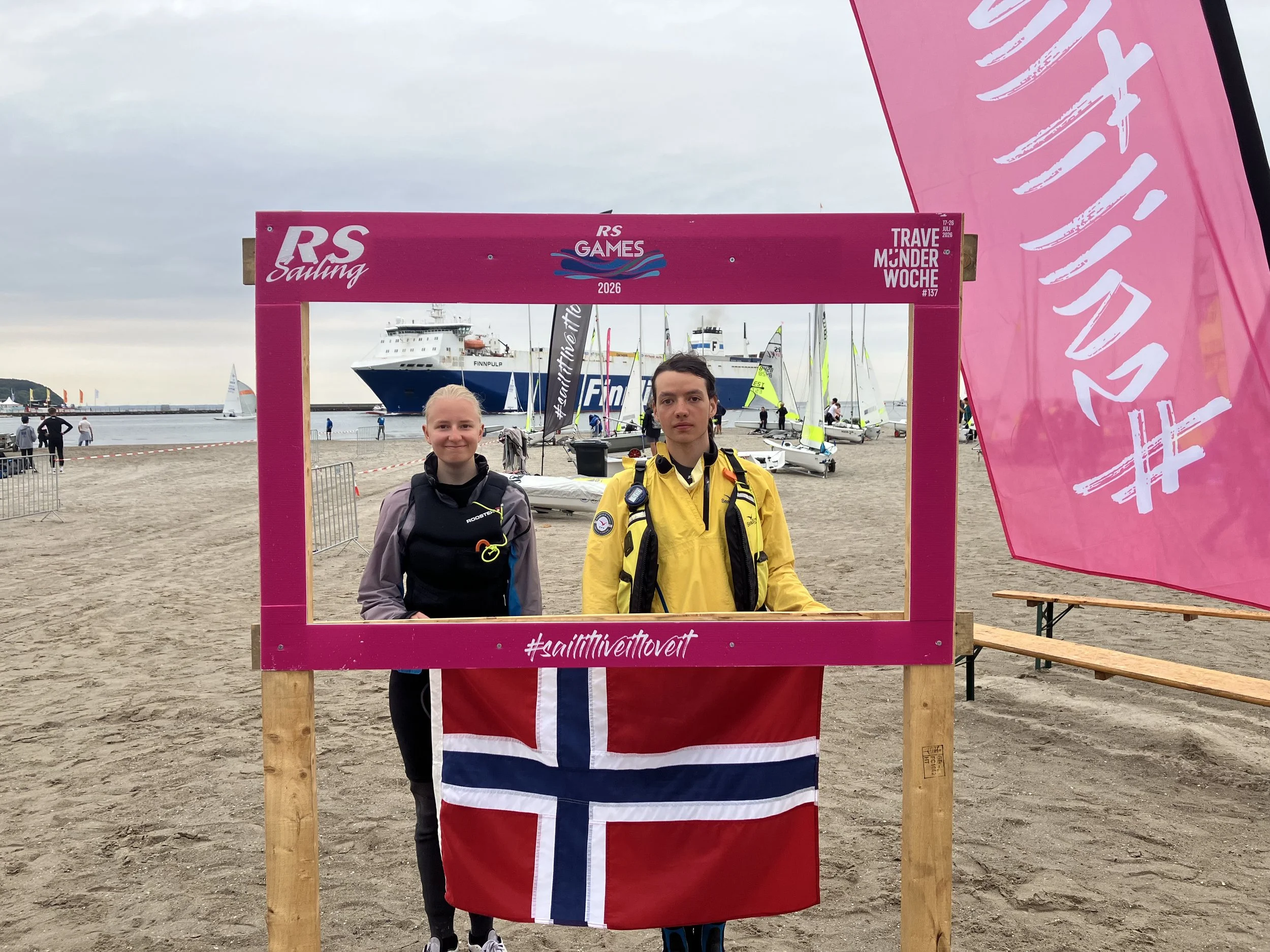 Synne Maria og Arne avsluttet VM i RS Feva XL med seier i bronsefinalen