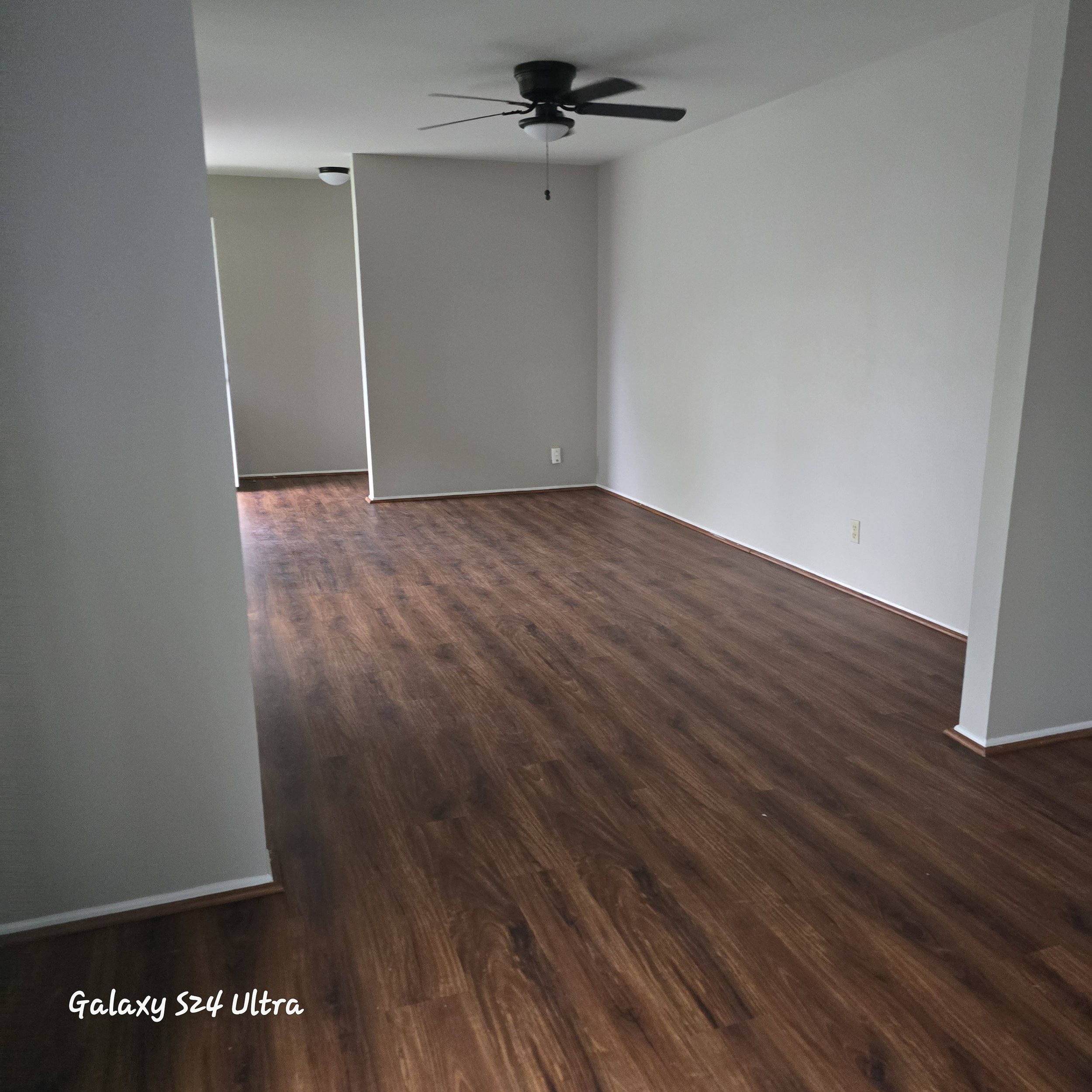 Scratch‑resistant LVP installed in a high‑traffic area, offering a clean, low‑maintenance flooring solution.