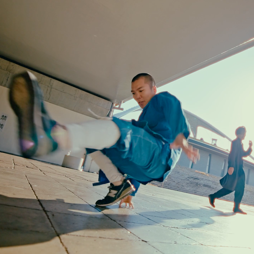 AKAI - PLAY ANYWHERE