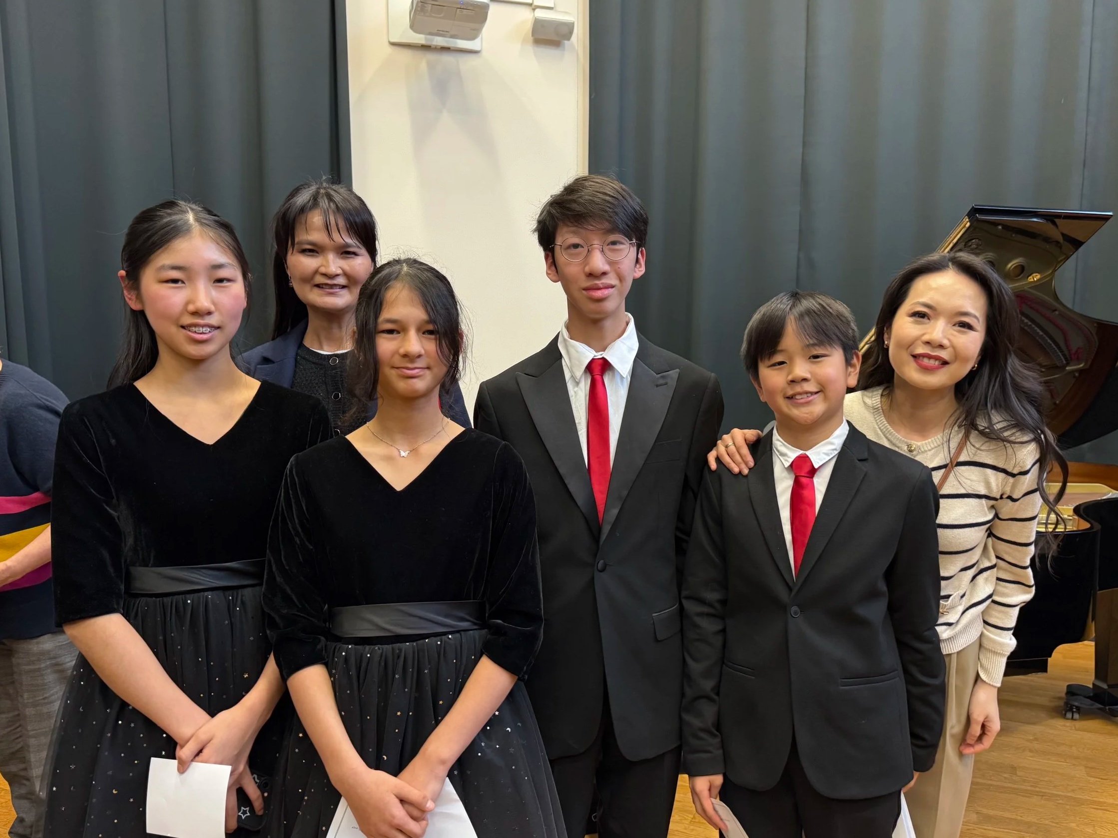  Spicy Wings with Nicole and Beth 