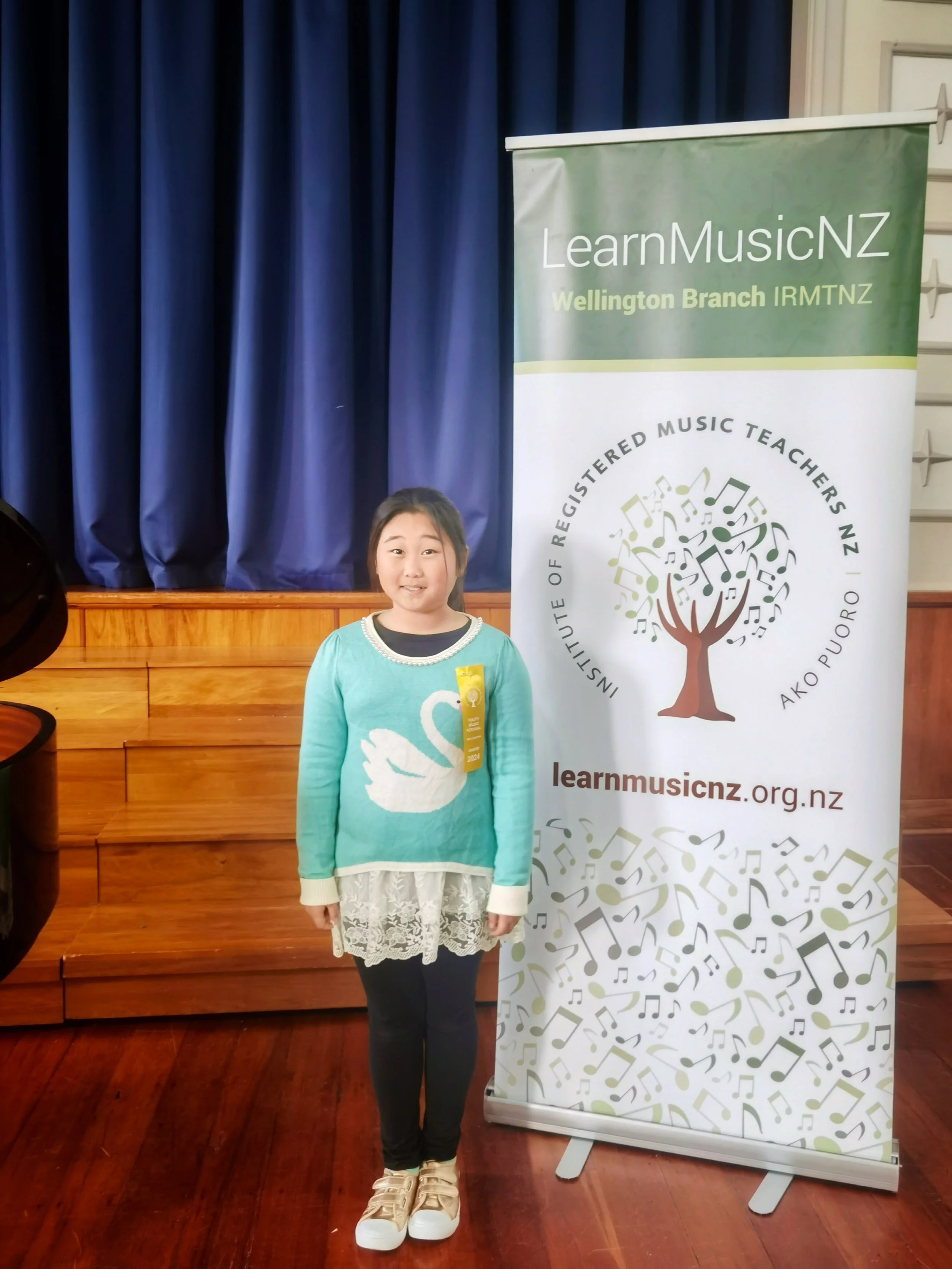 Tiffany with Gold Ribbon 