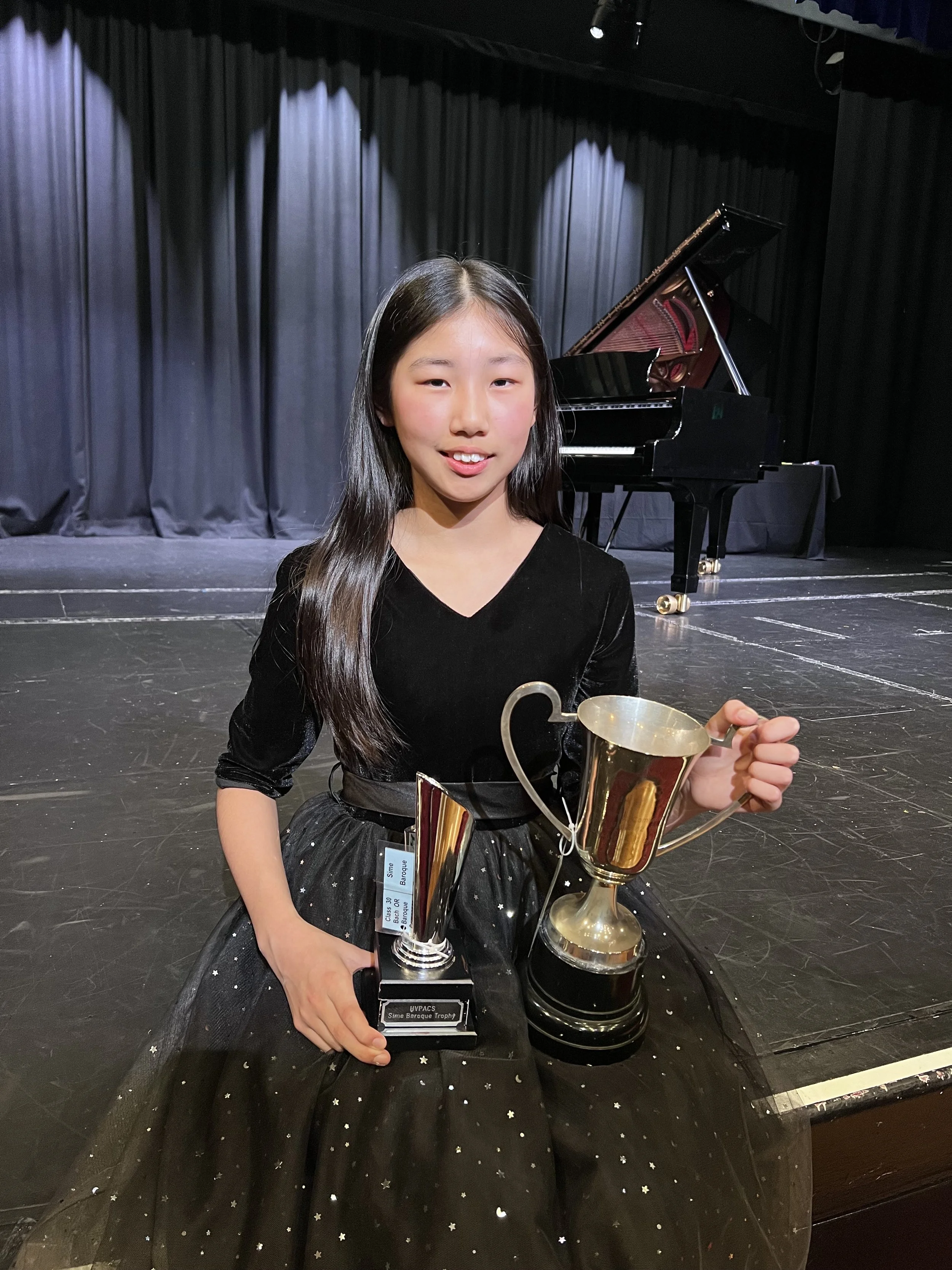 Amelia was also awarded the Sime Baroque Trophy, Yishang Cup (Romantic Class), and Sambhus Family Piano Trophy (Scholarship Class).