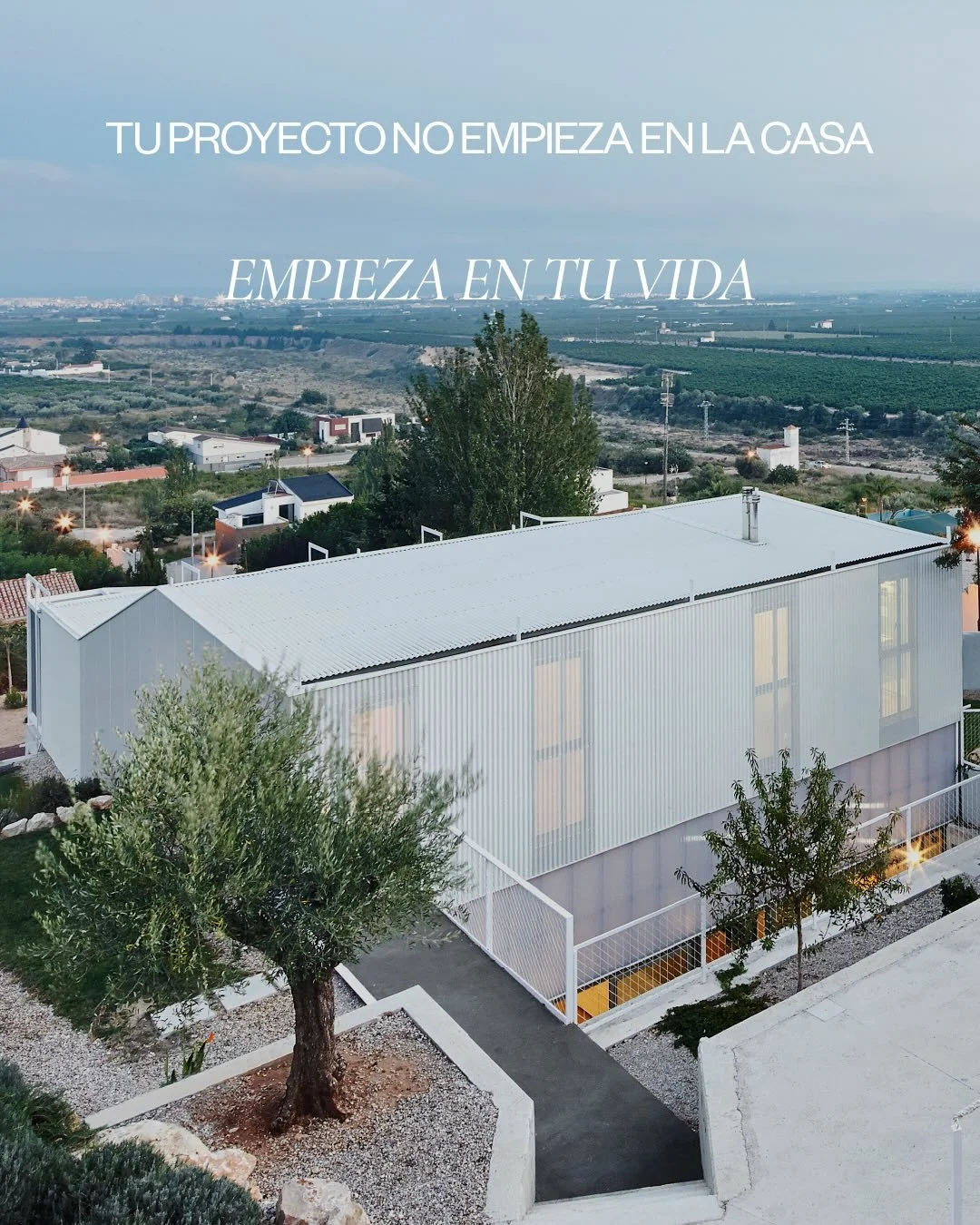 Con muchas ganas de reunirnos contigo y esperamos poder ayudarte a crear una casa pensada para tu vida, conectada con la naturaleza y preparada para el futuro.

&middot; 
Reserva tu reuni&oacute;n desde nuestra web dejando tu email: 

https://www.cas