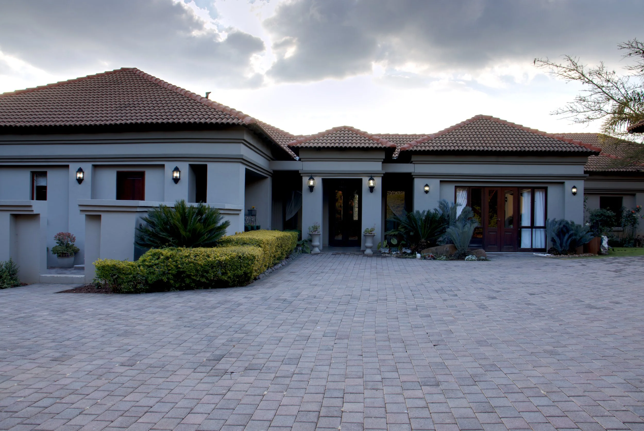 Why Pretoria East Estate Homes Need Professional Twilight Photography