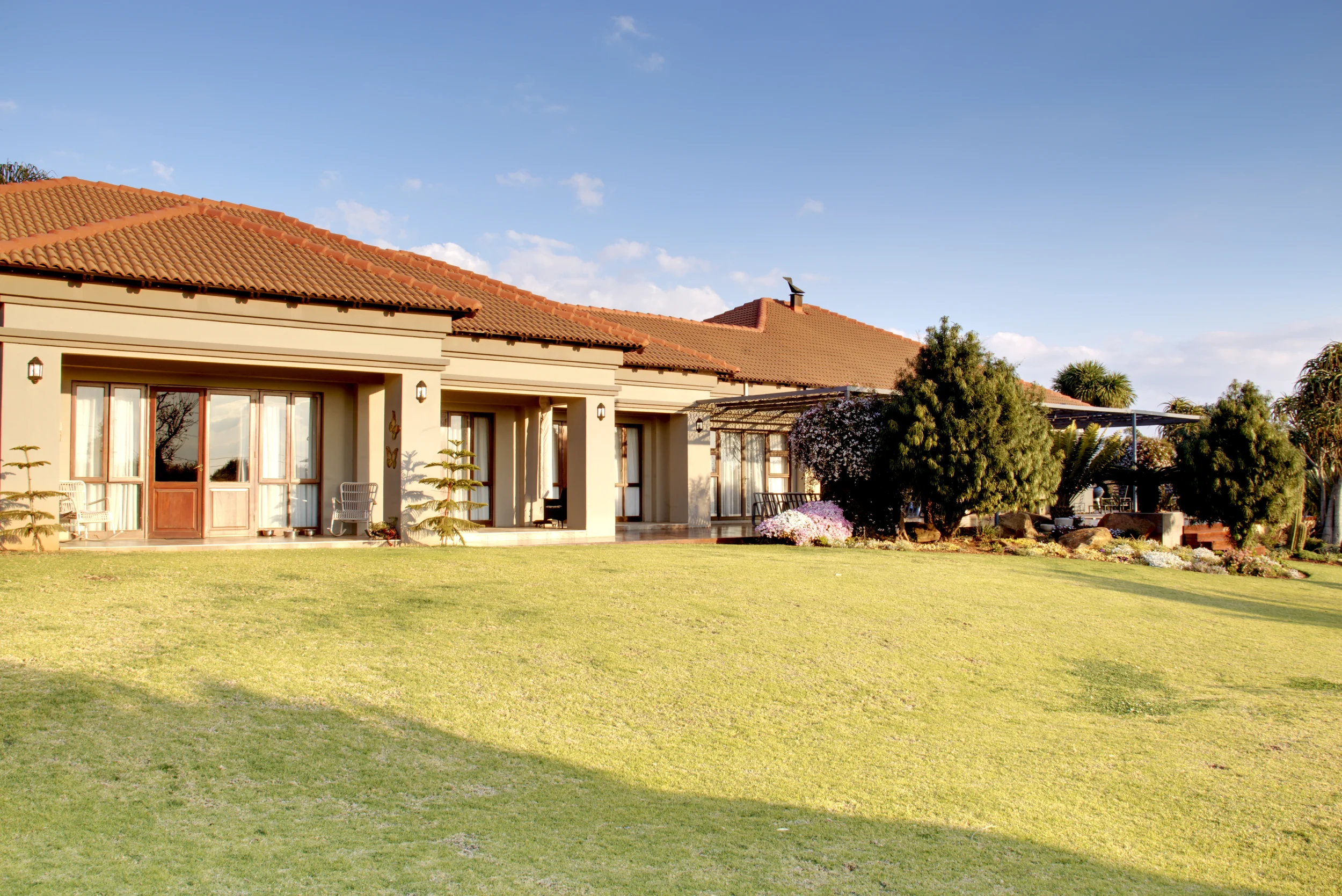 10 Front Garden.webp