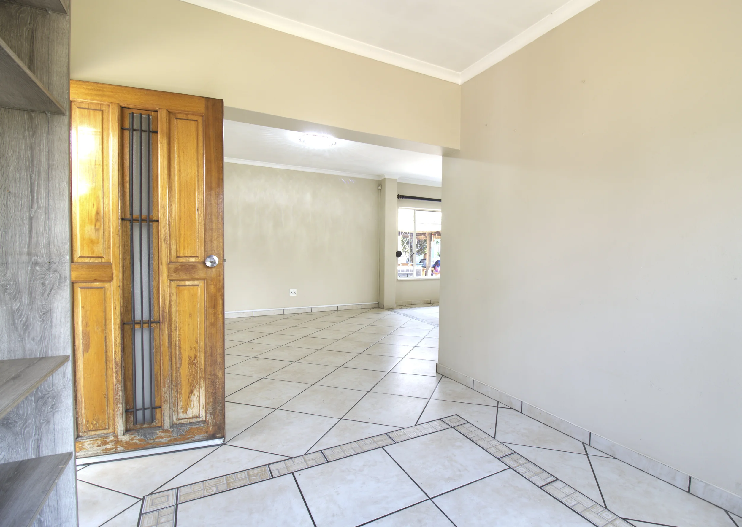 Entrance Hall_002.webp