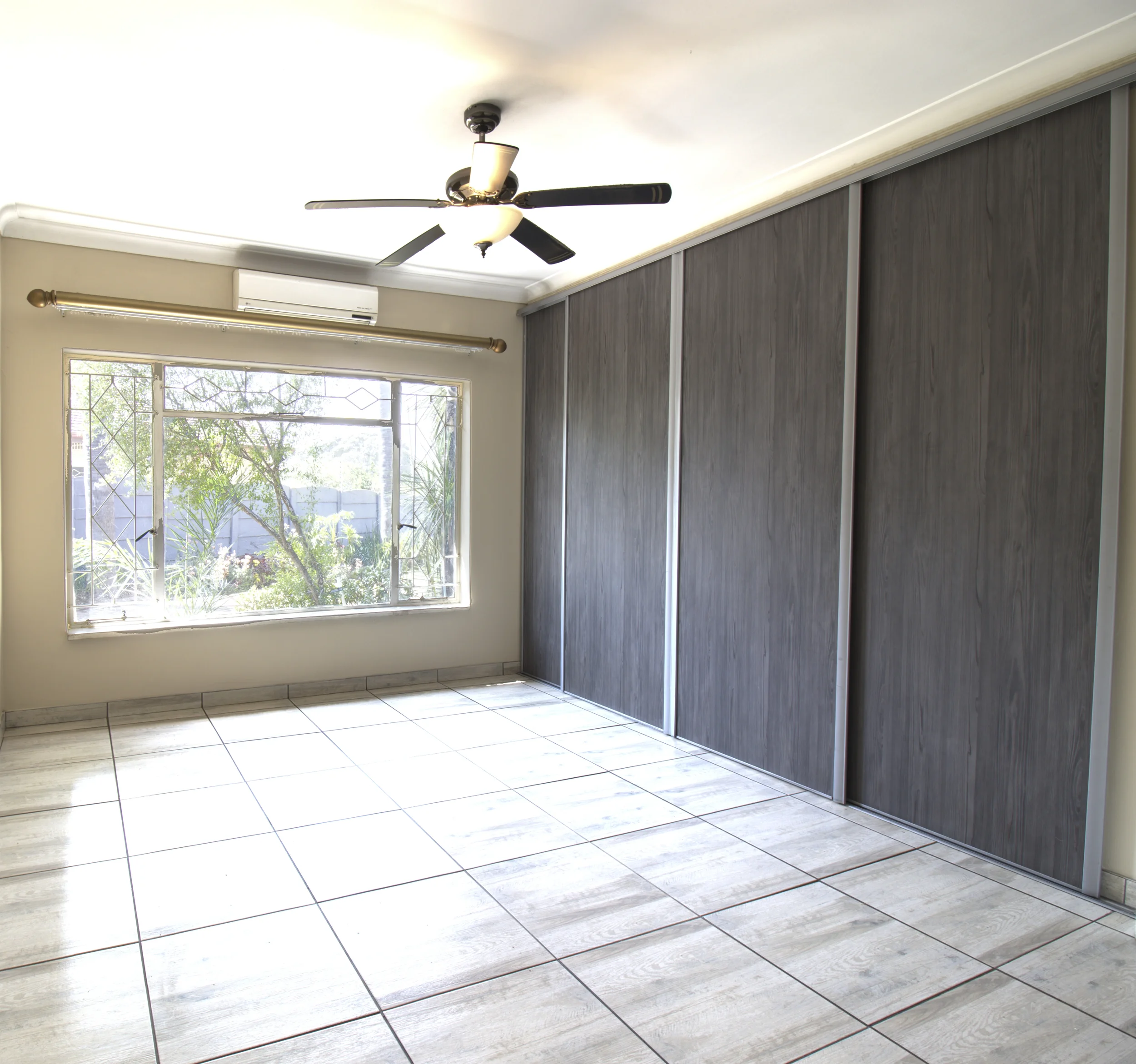 Main Bedroom_001.webp