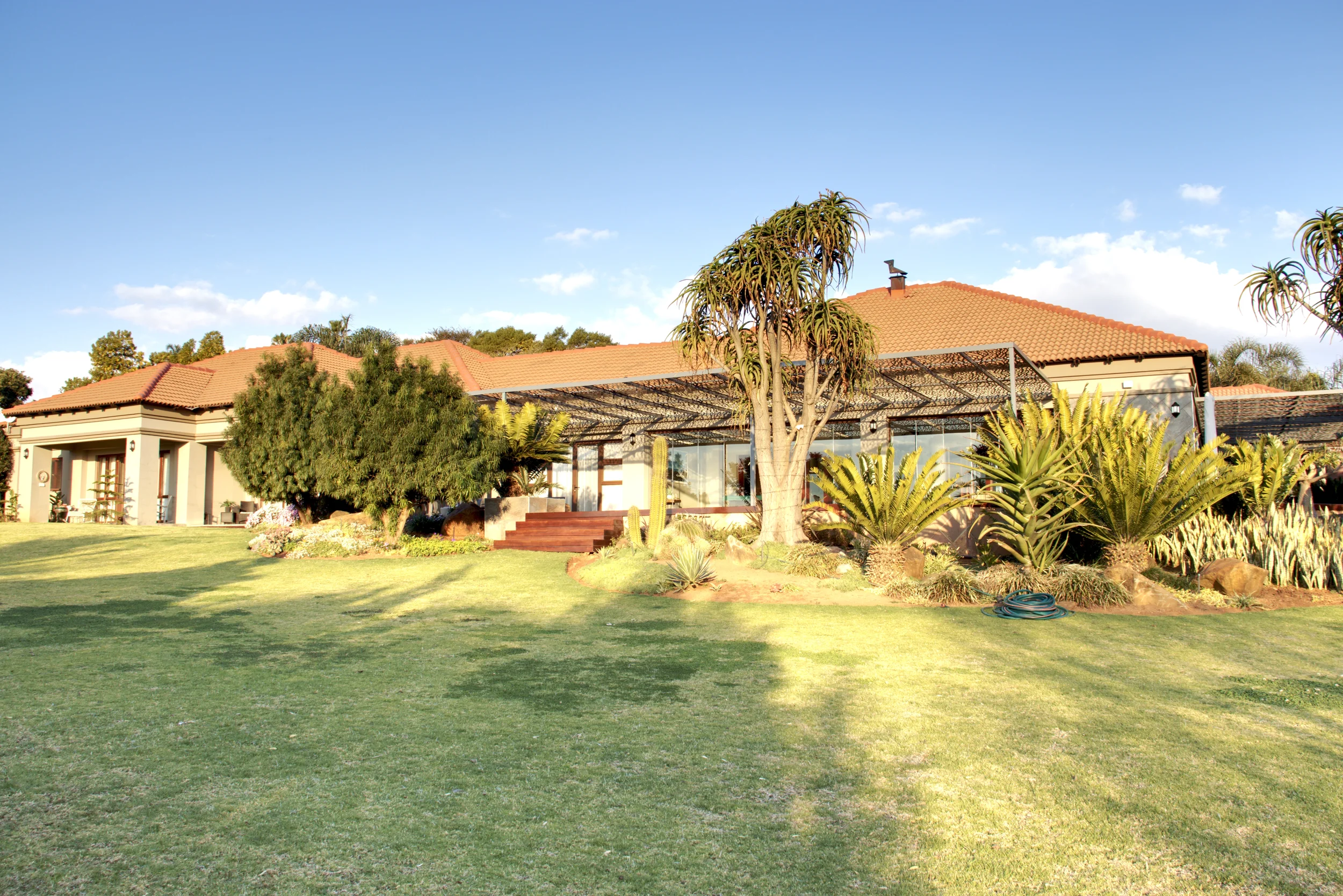 11 Front Garden.webp