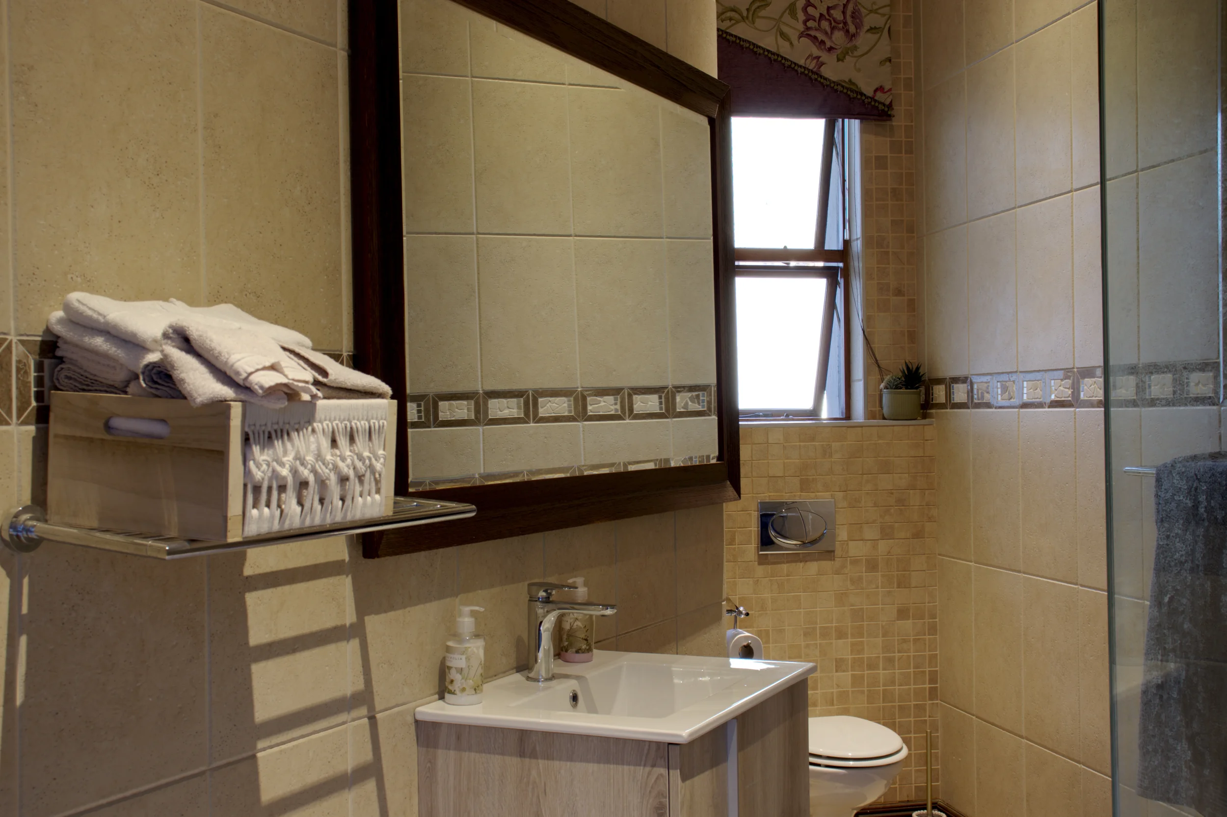 41 Guest Bathroom.webp