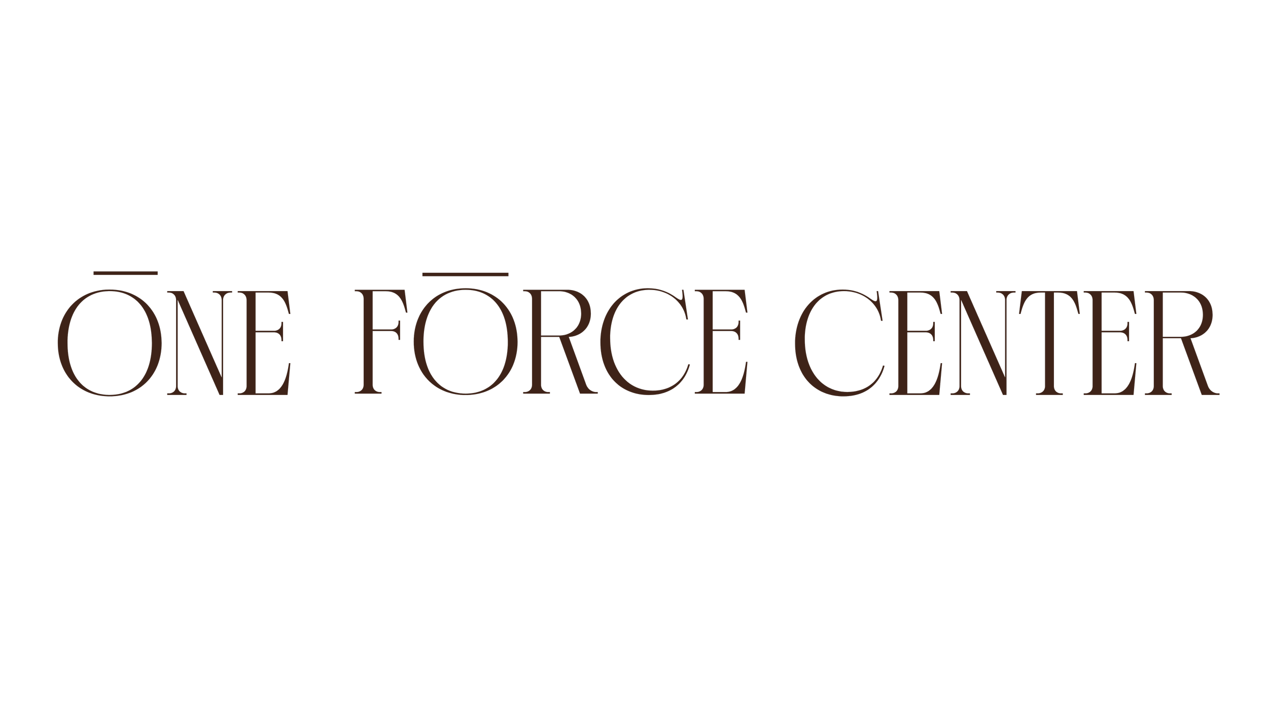 Texto en la imagen que dice 'One Force Center' en letras grandes y oscuras sobre fondo negro.
