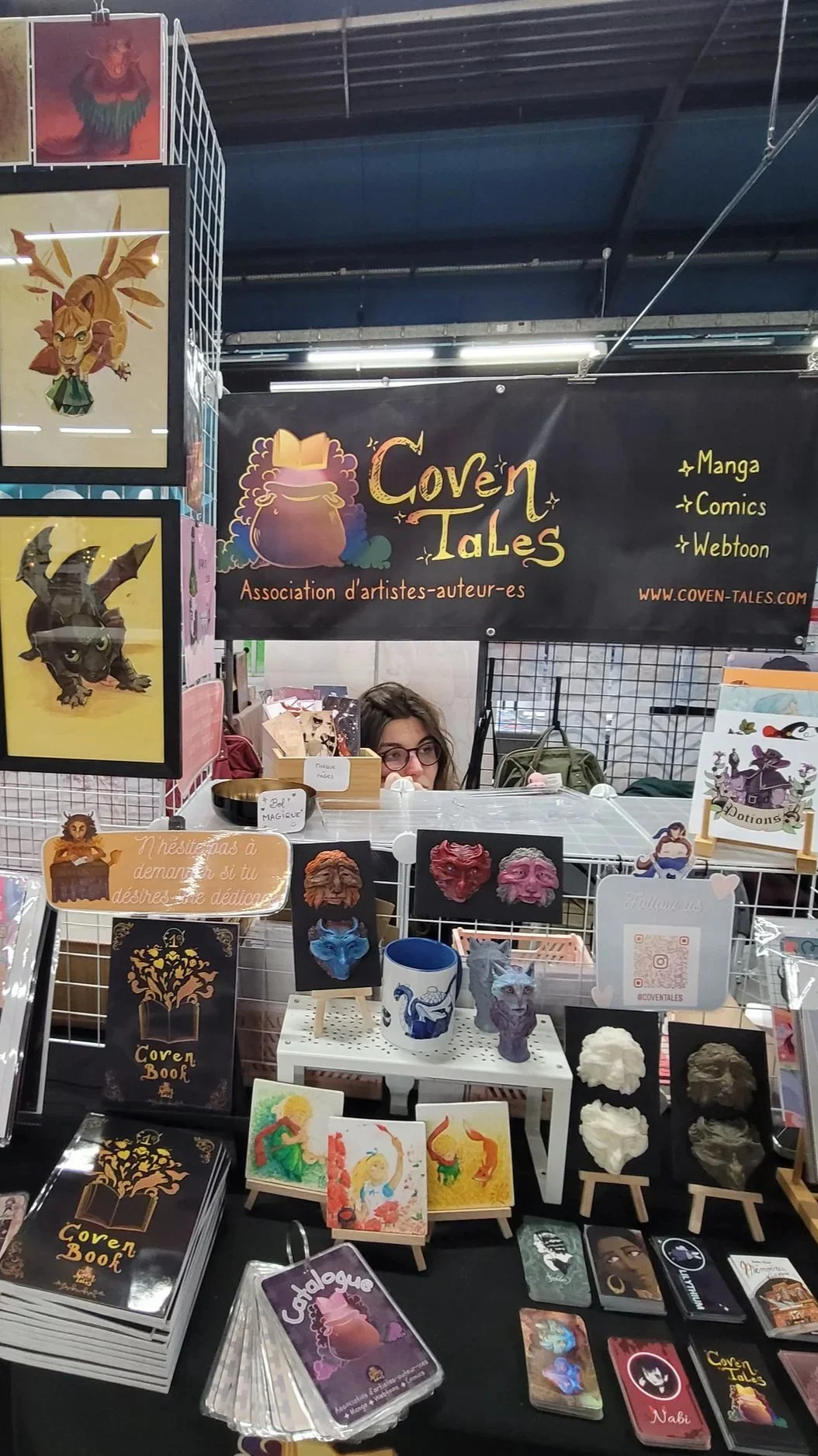 Dédicaces sur le stand de Coven Tales au Salon Fantastique 2024 à Paris
