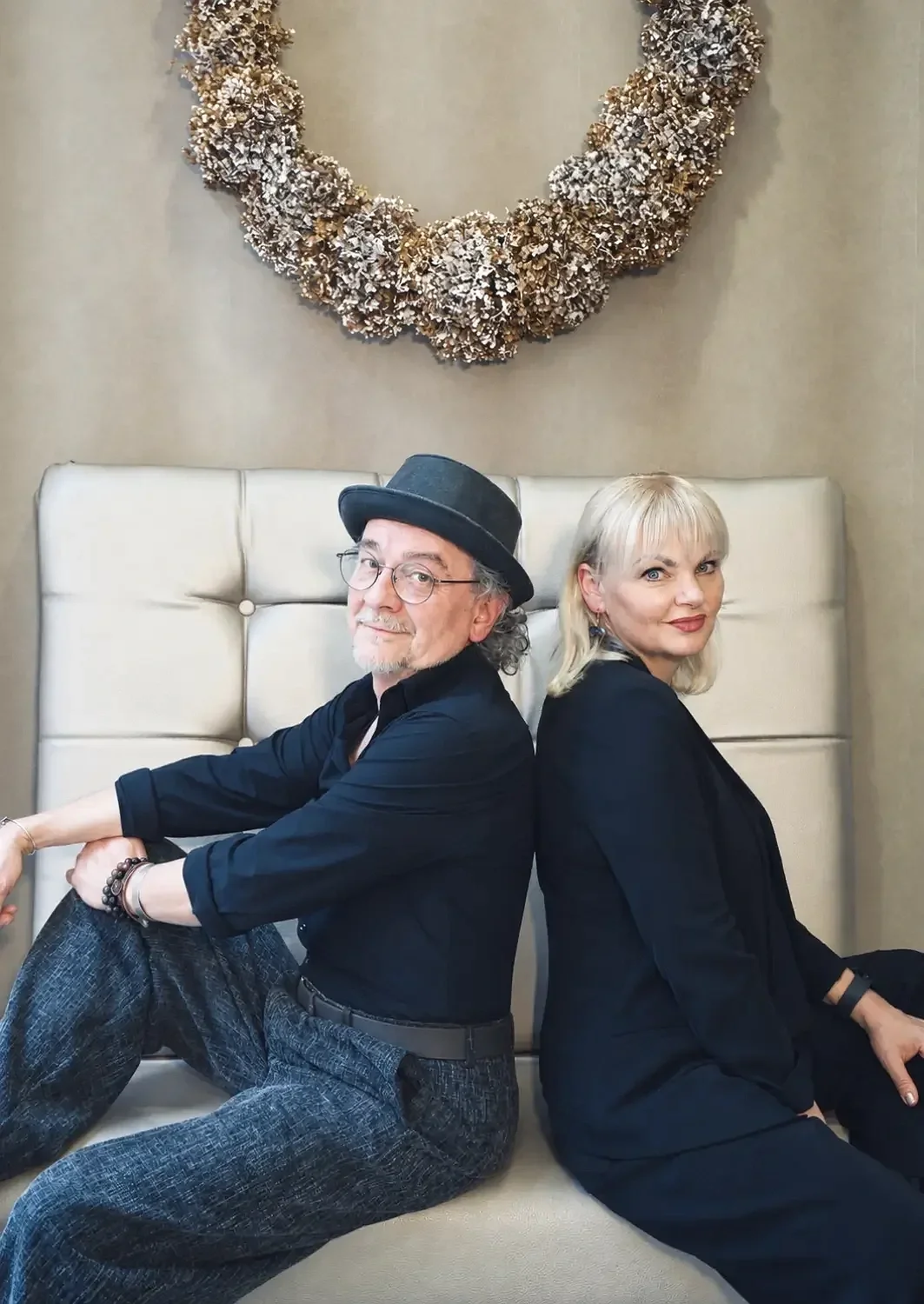 Ariane und Andreas Garzareck präsentieren die kreative Handschrift von Garzareck – Coiffeur, Cosmetics und Editorial-Styling vereint in einem Familienunternehmen mit über 30 Jahren Erfahrung.