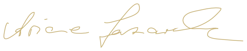 Handschriftliche Signatur von Ariane Garzareck in goldener Linie