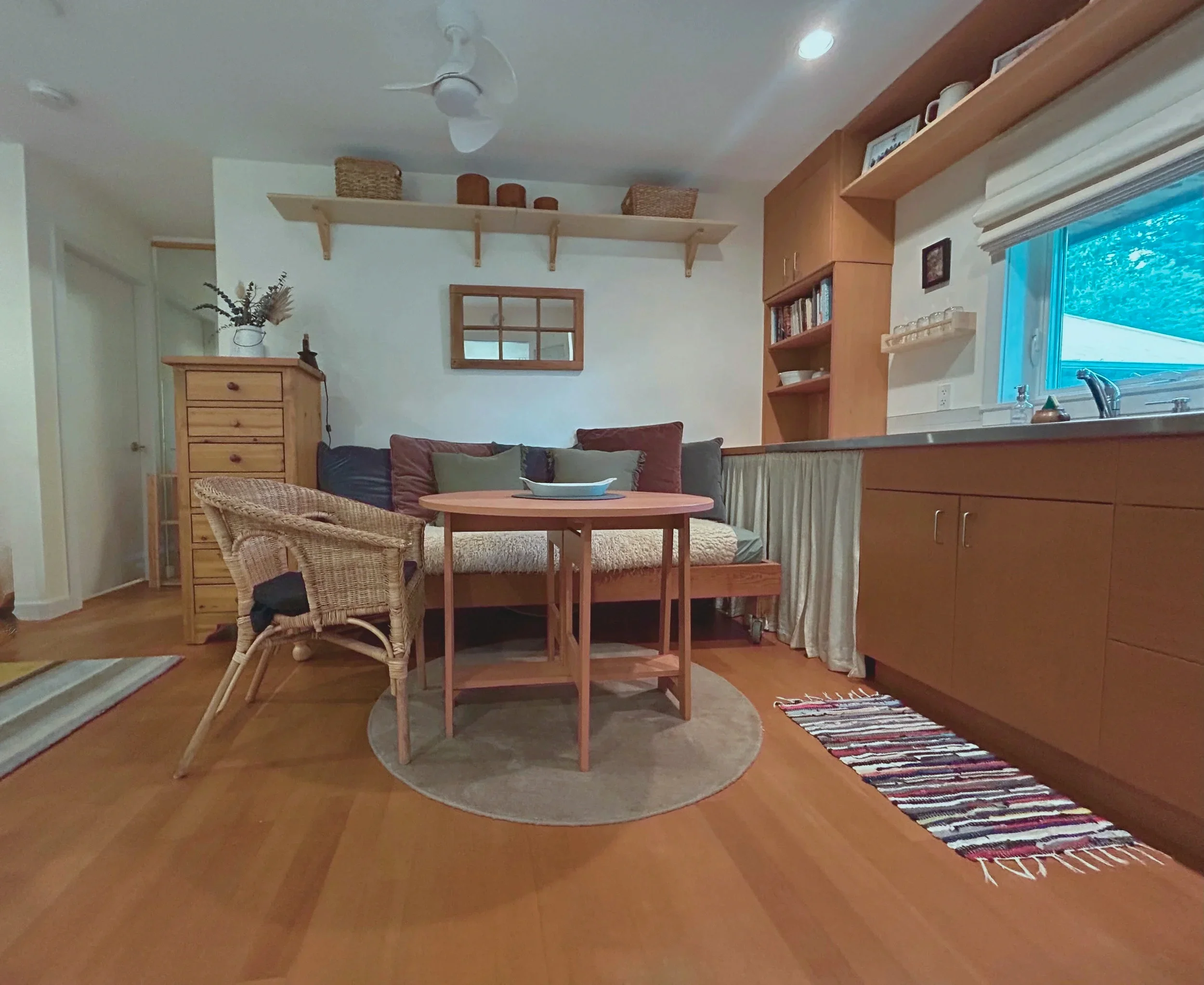 Banquette%2BDining%2Band%2BKitchenette_Aero.webp