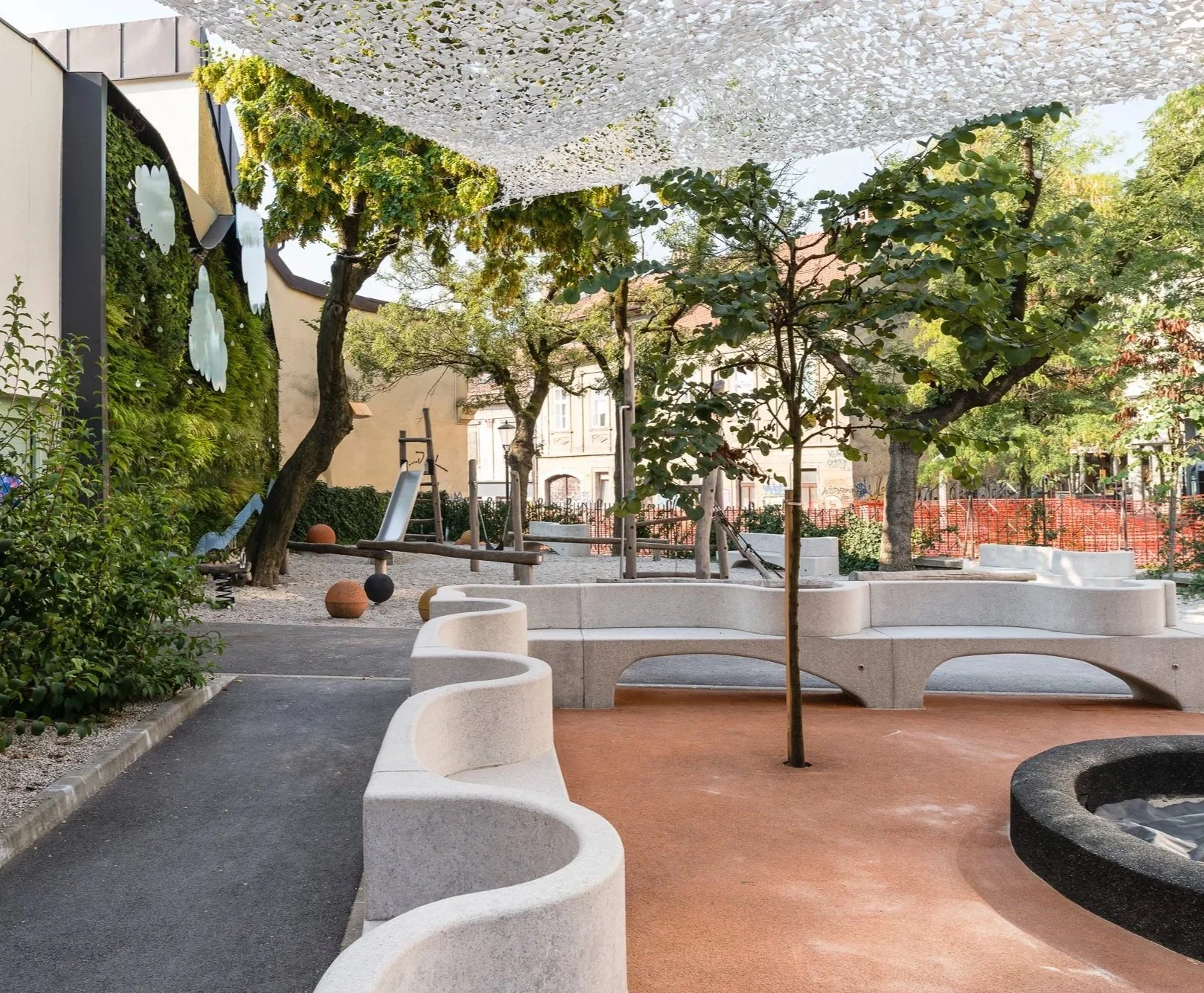 OUTDOOR PLAYGROUND MALA ULICA
