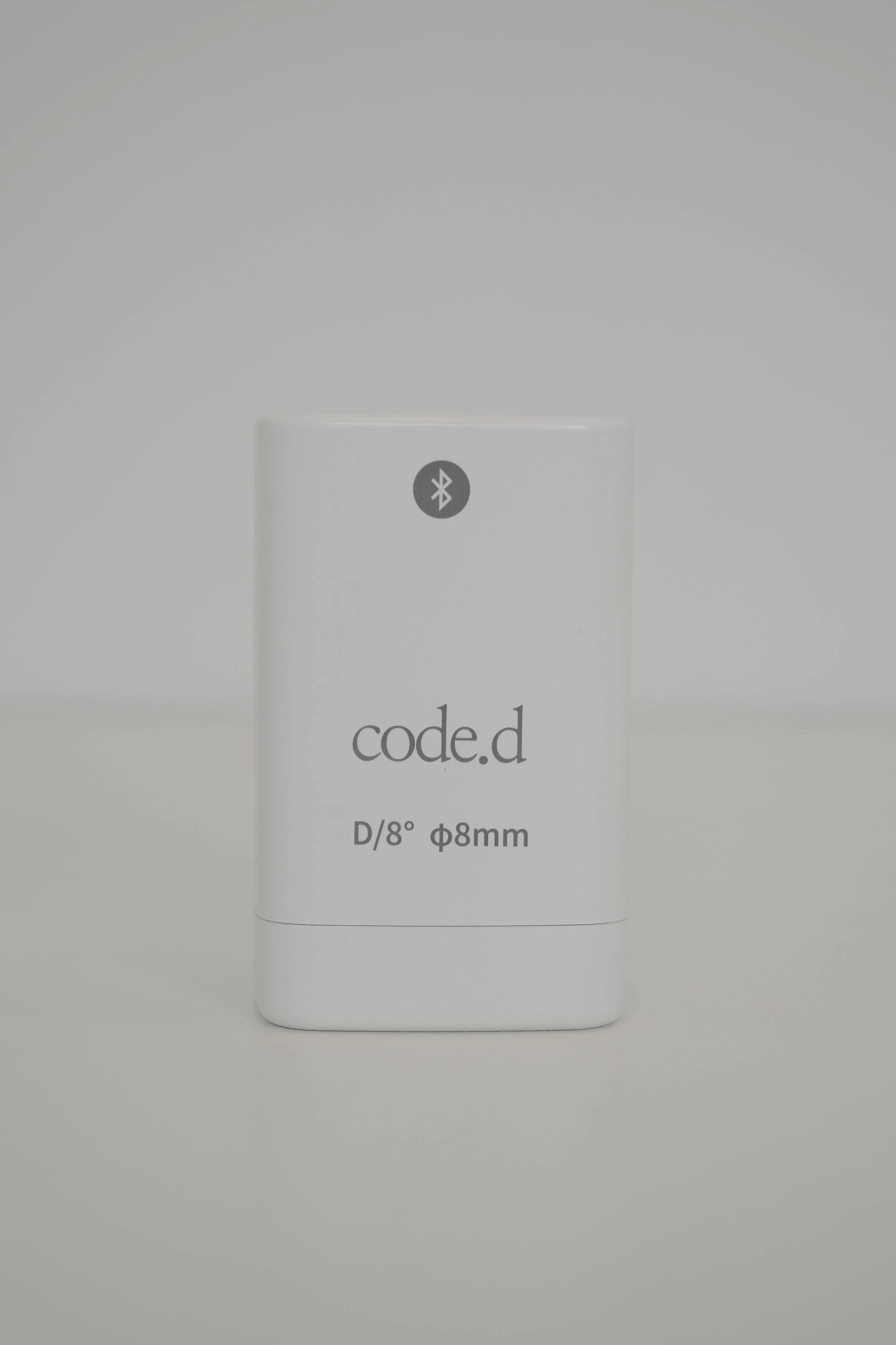 White rectangular box with a Bluetooth symbol at the top and text 'code.d D/8° φ8mm' on the front.
