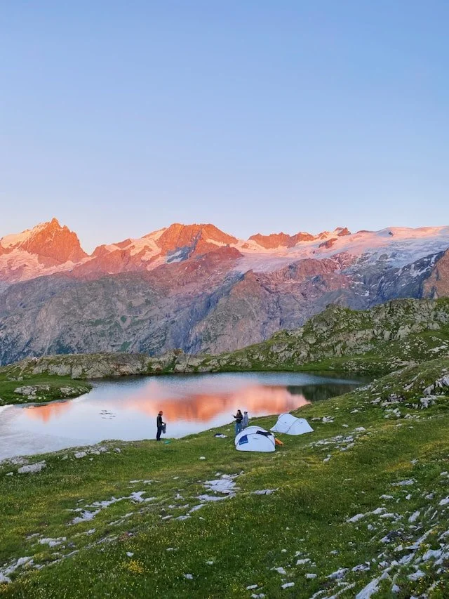 Bivouac et randonnée : Checklist complète et astuces pour une nuit en pleine nature