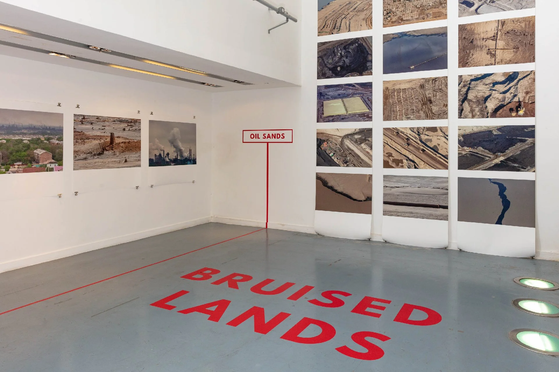 Alan Gignoux: Bruised Lands