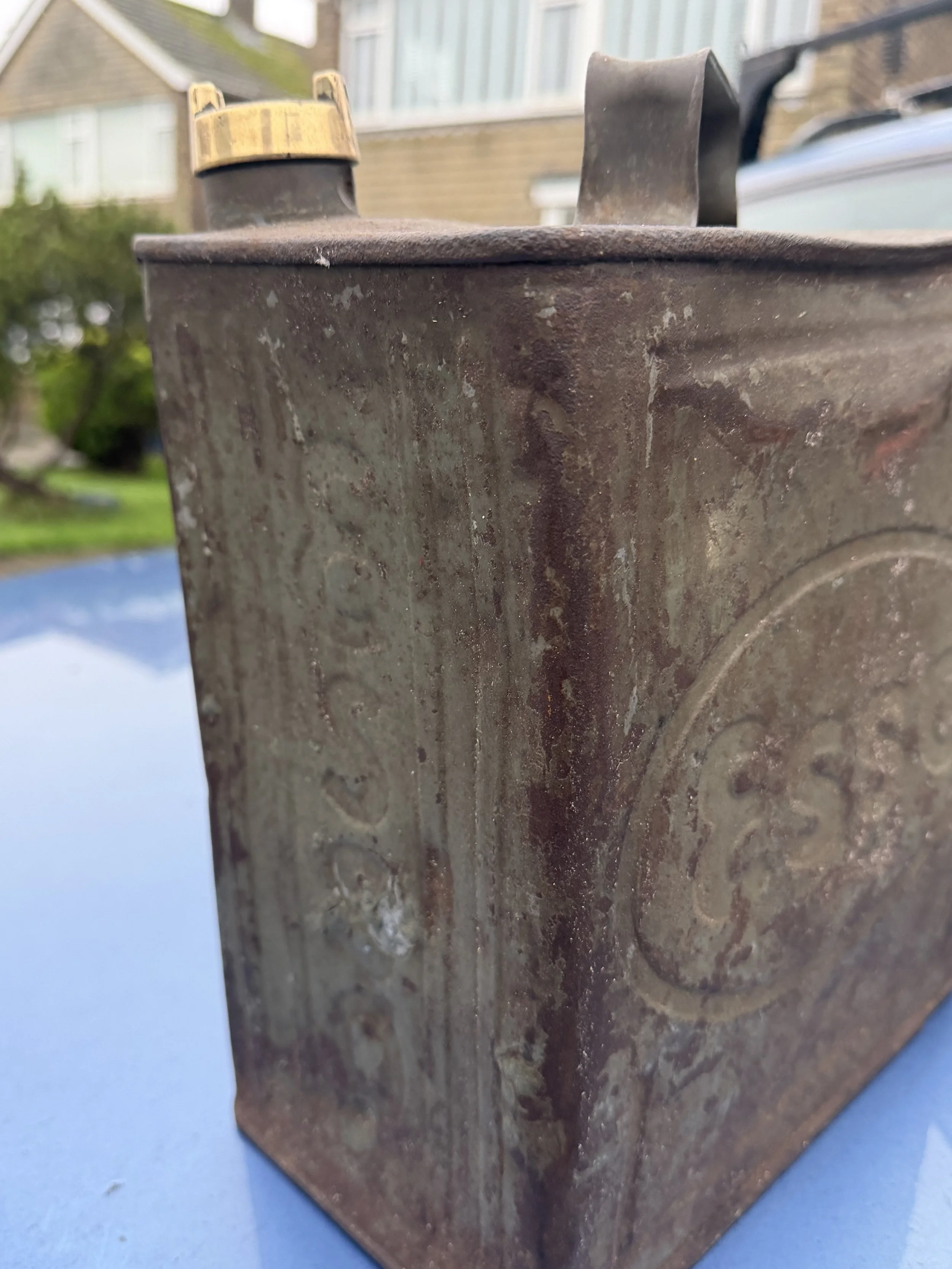 c1939 Esso Valor Oil Can