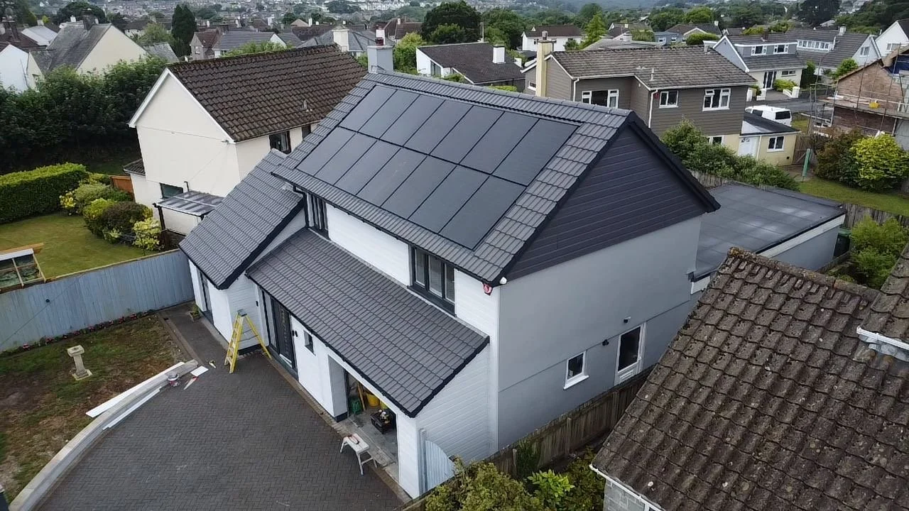 A case study of a 5.67 kWp solar panel installation with 5.8 kWh of battery storage in Little Fancy Close, Pl ymouth, Devon, generating 5,168 kWh per year.