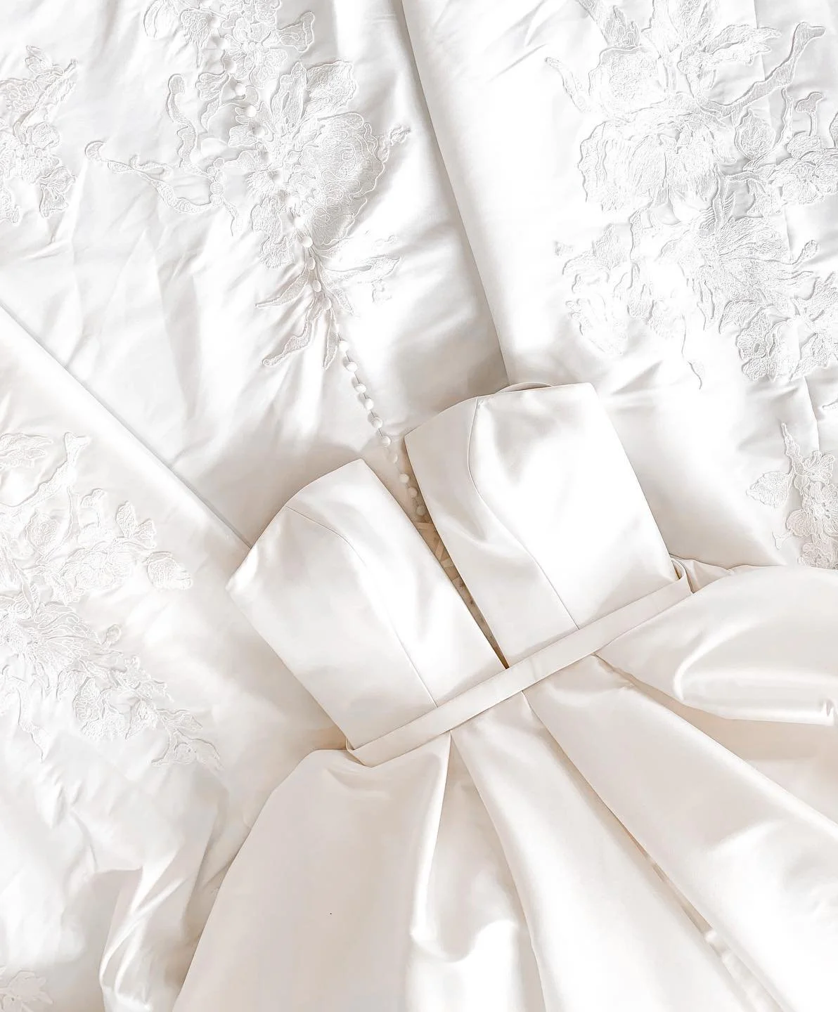 D E C E M B E R 🤍 Save &amp; share this post to keep up with us this month at Bliss Bridal, then mark your calendars and give us a call to schedule your appointments throughout the holiday season! 🤍  #beablissbride 

December Dates to Remember:
💫 