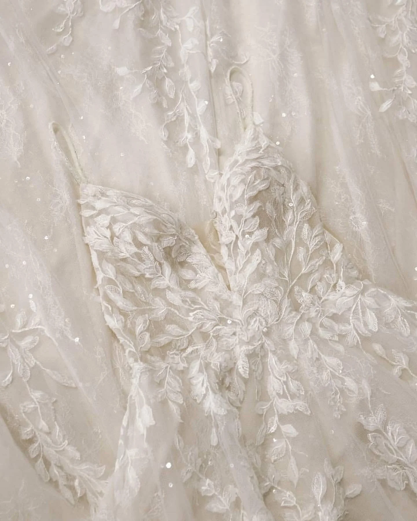 it's the holiday season 🥂🎄 All Bliss Bridal locations are closed December 22-25 and will reopen Friday, December 26 with normal business hours.  #beablissbride #holidayhours