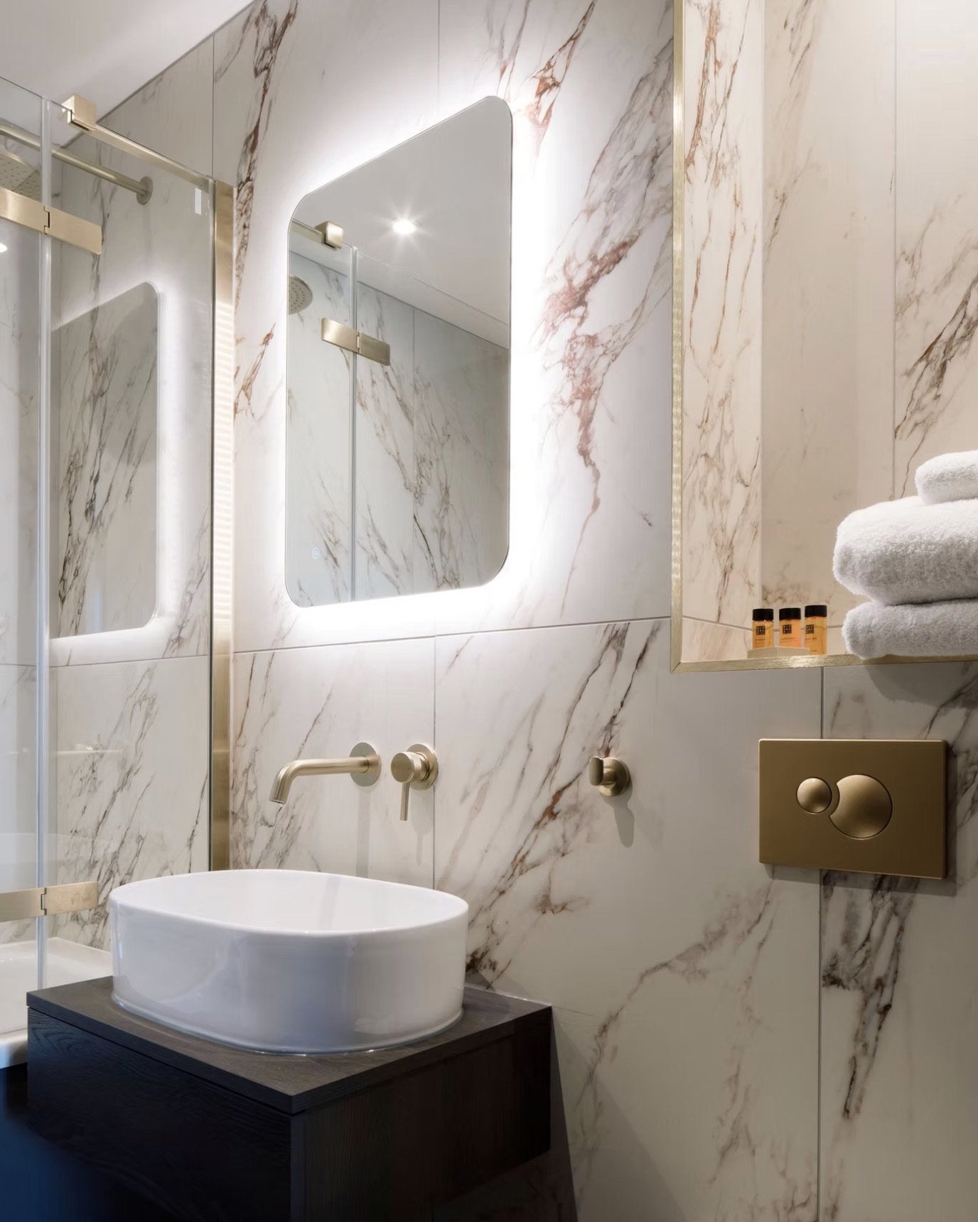 bathroom at 53 percy place