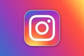 Logotipo de Instagram sobre un fondo de colores degradados